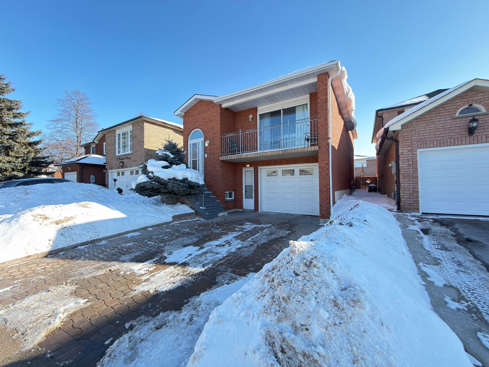 9 Richbell Street, Vaughan, ON L4J 5W5