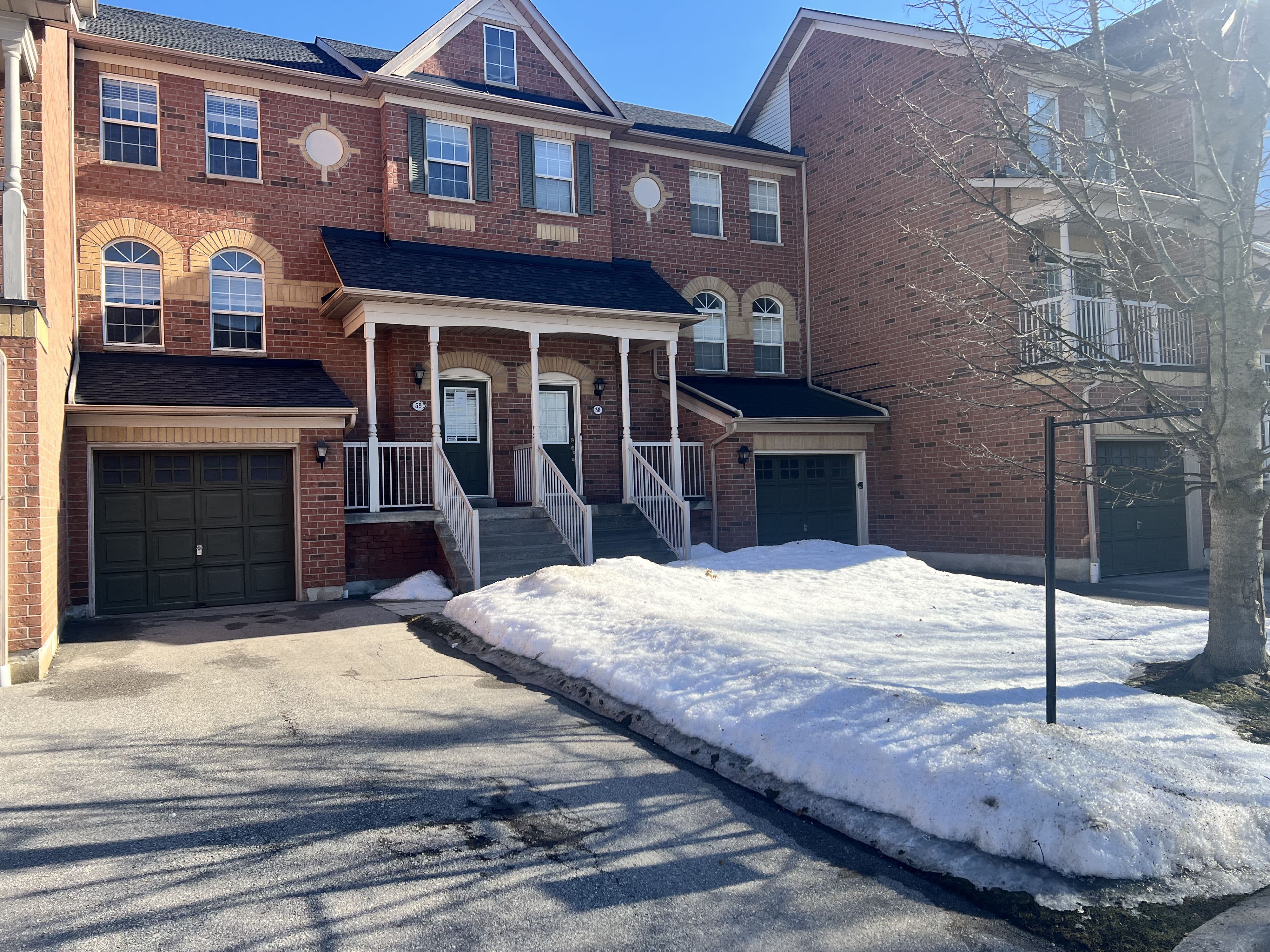 575 Steeple Hill #39, Pickering, ON L1V 7G3