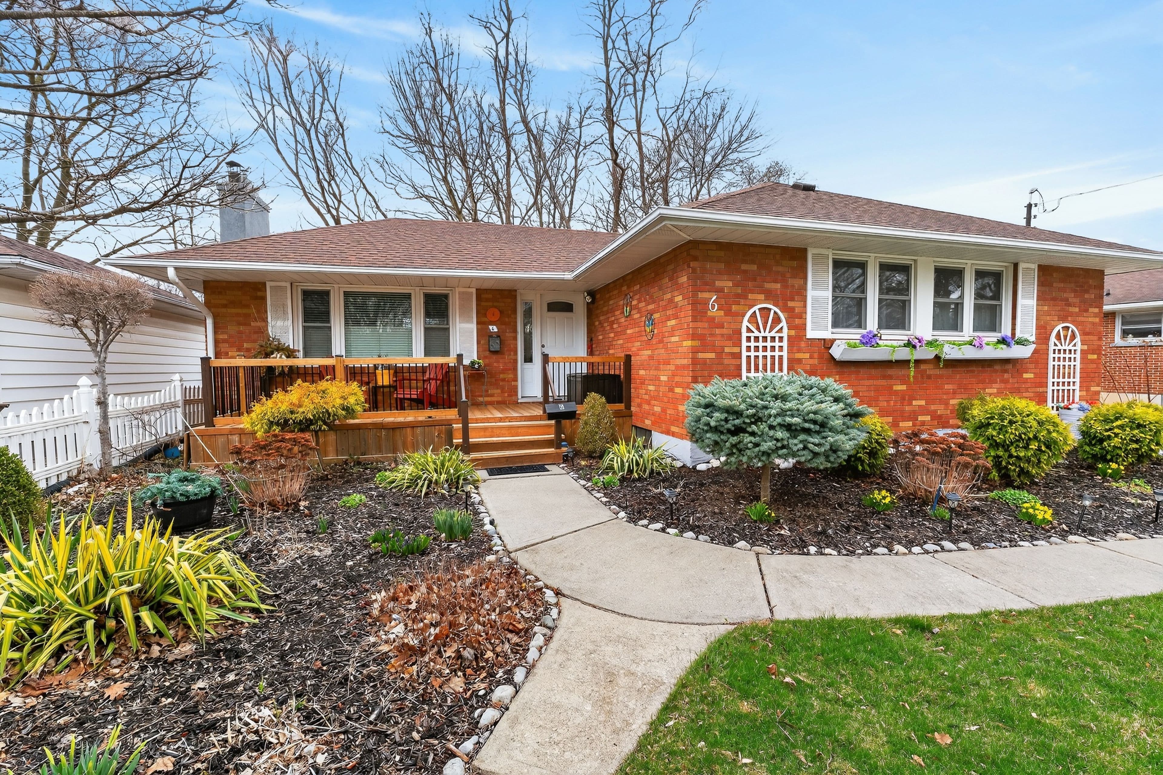 6 Montgomery Road, St. Thomas, ON N5R 1S5