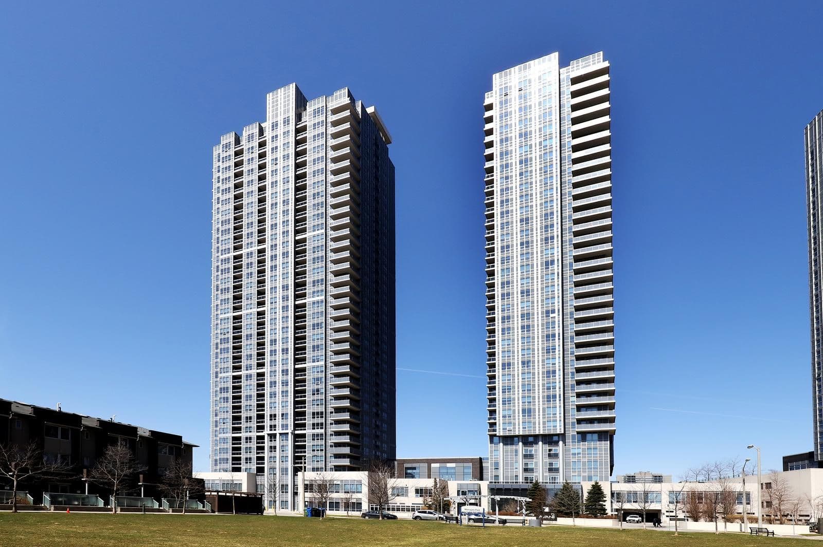 275 Village Green Square 216, Toronto E07, ON M1S 0L8