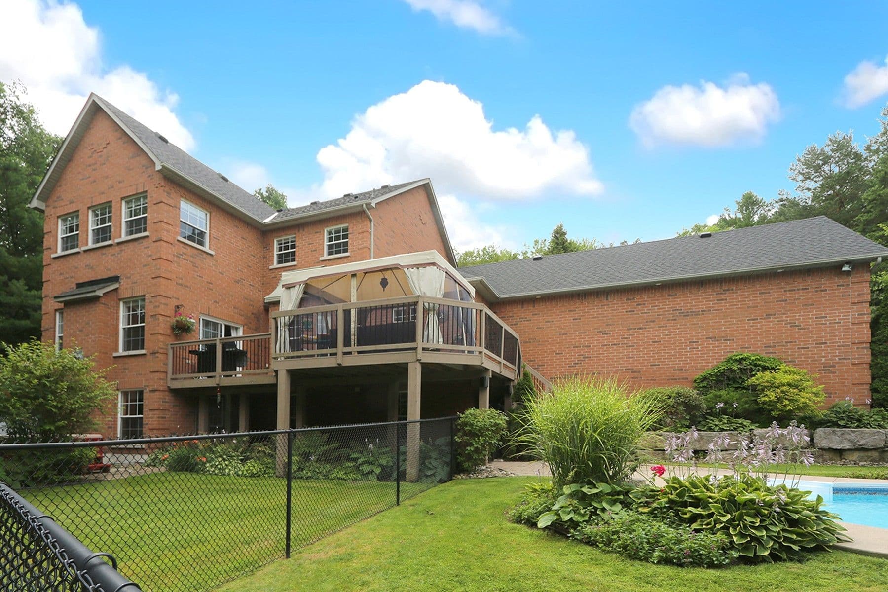 2 Oakview Place, Uxbridge, ON L9P 0L1