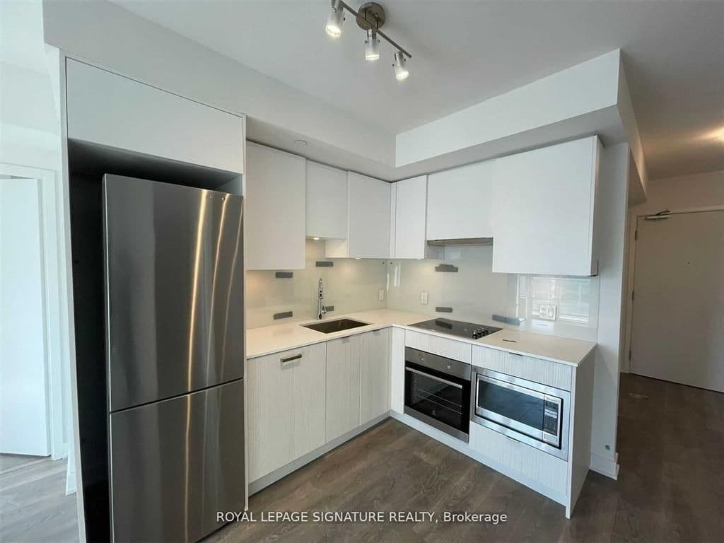 195 Redpath Avenue 1206, Toronto C10, ON M4P 0E4