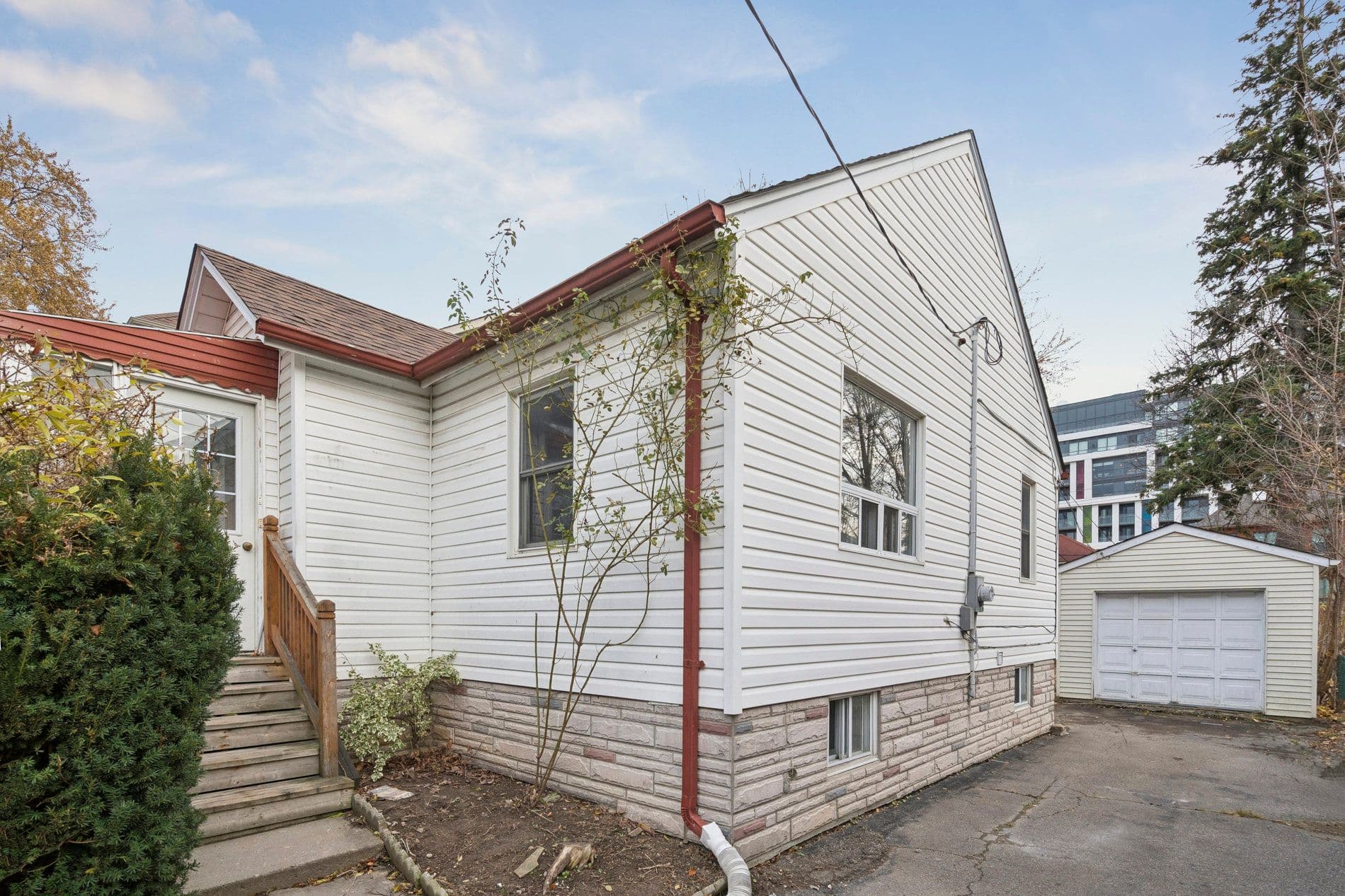 211 Maplehurst Avenue, Toronto C14, ON M2N 3C3