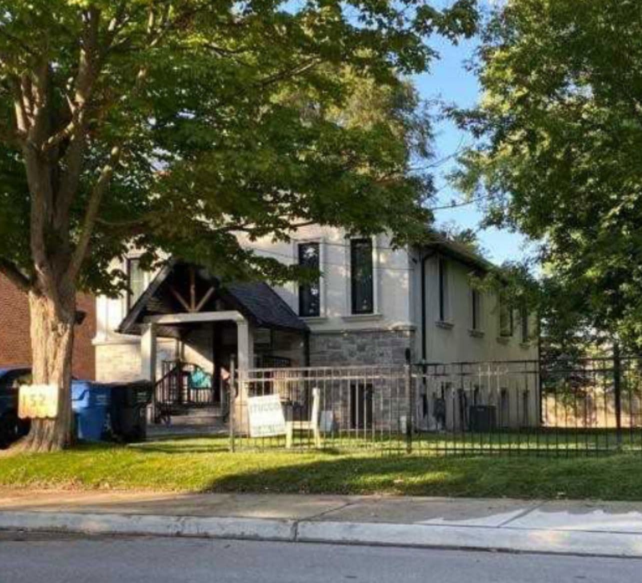 1525 Kenmuir Avenue 7, Mississauga, ON L5G 4B6