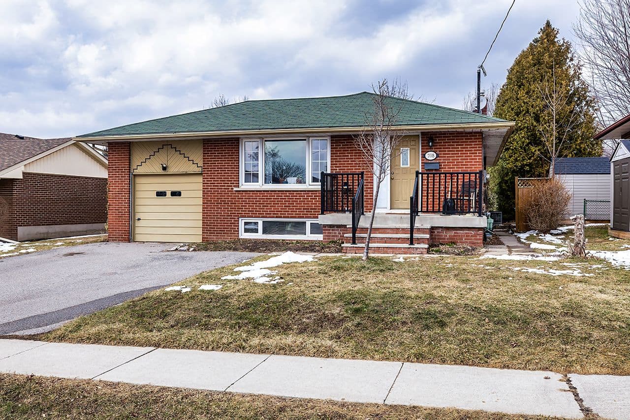 708 Newman Crescent #2, Whitby, ON L1N 1M6