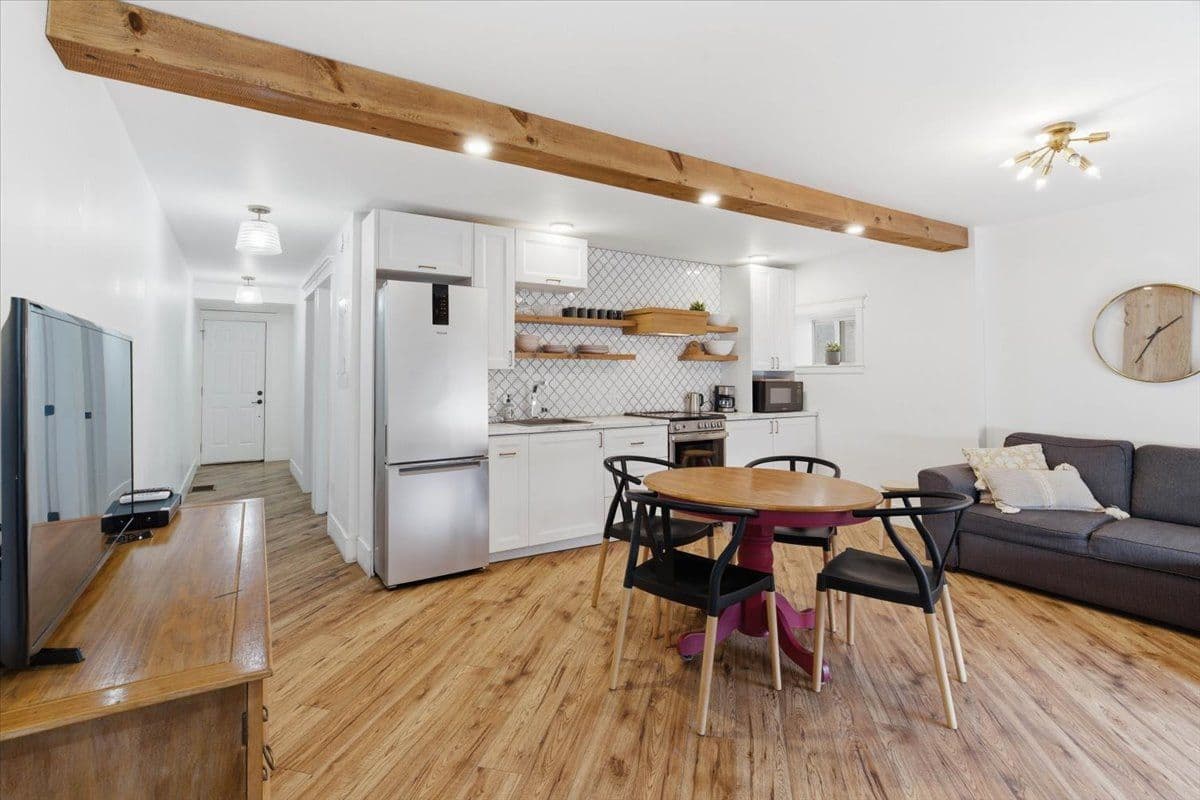 52 PICTON MAIN Street, Prince Edward County, ON K0K 2T0