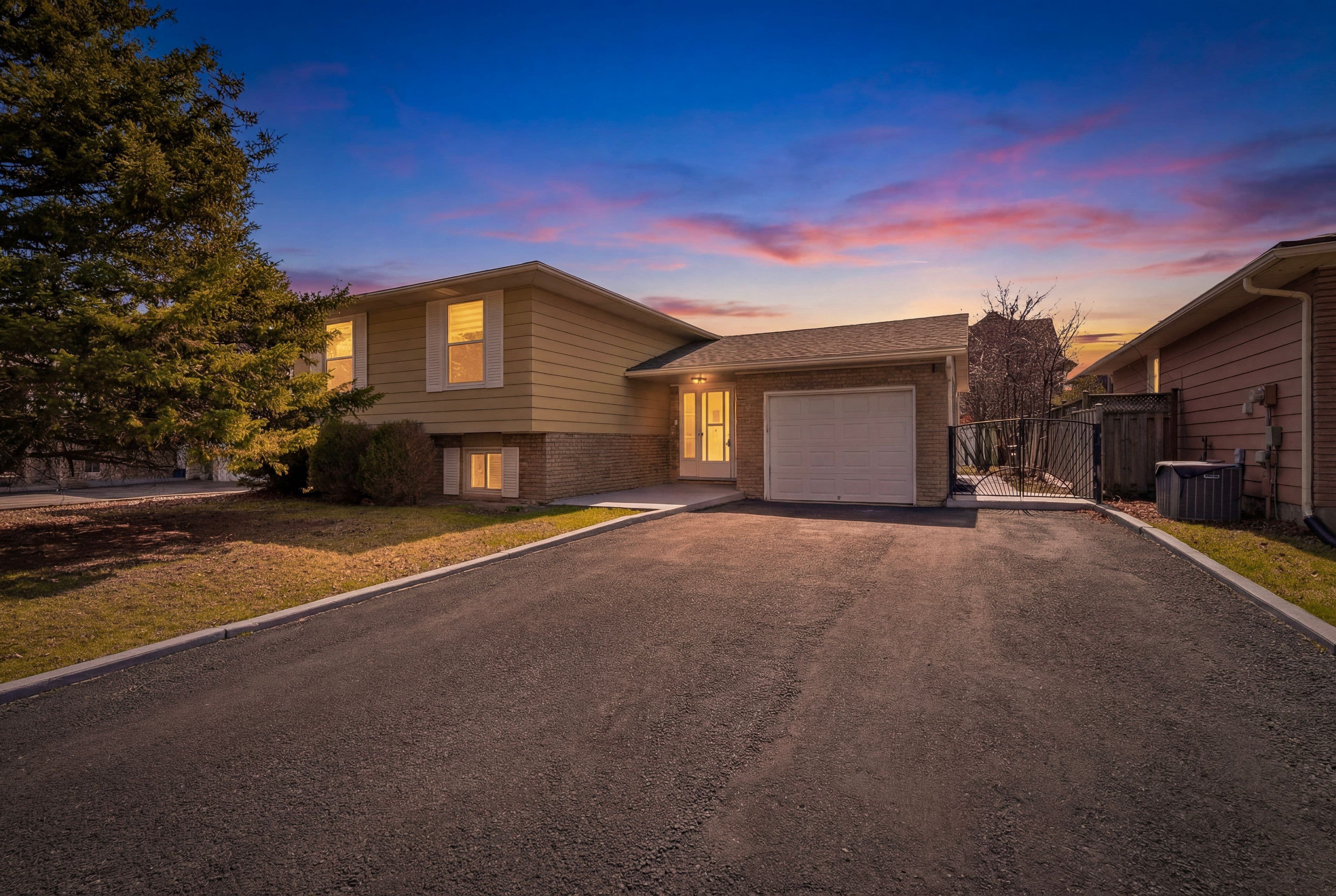 7238 Parkdale Street, Niagara Falls, ON L2E 5P3