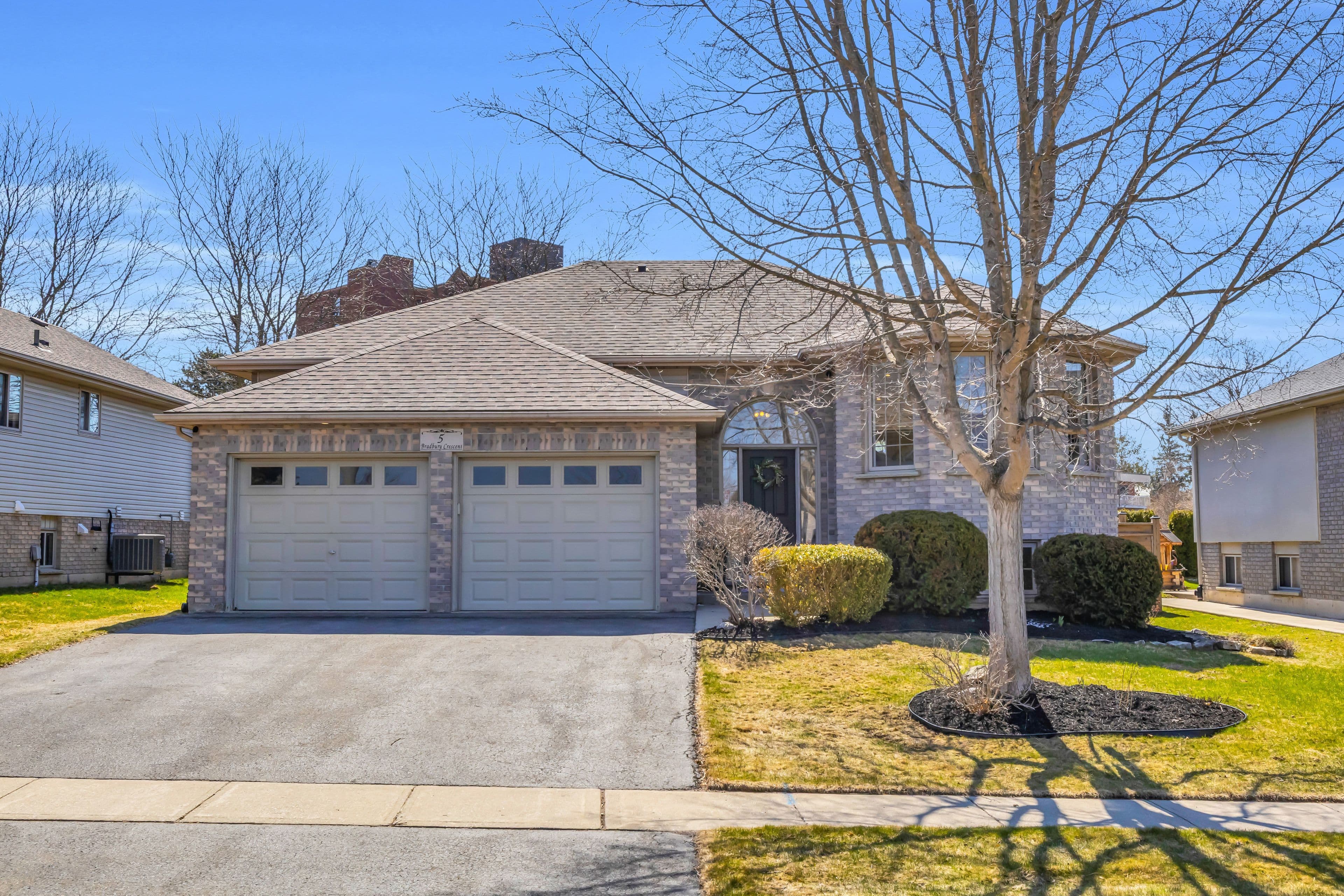 5 Bradbury Crescent, Brant, ON N3L 4E1