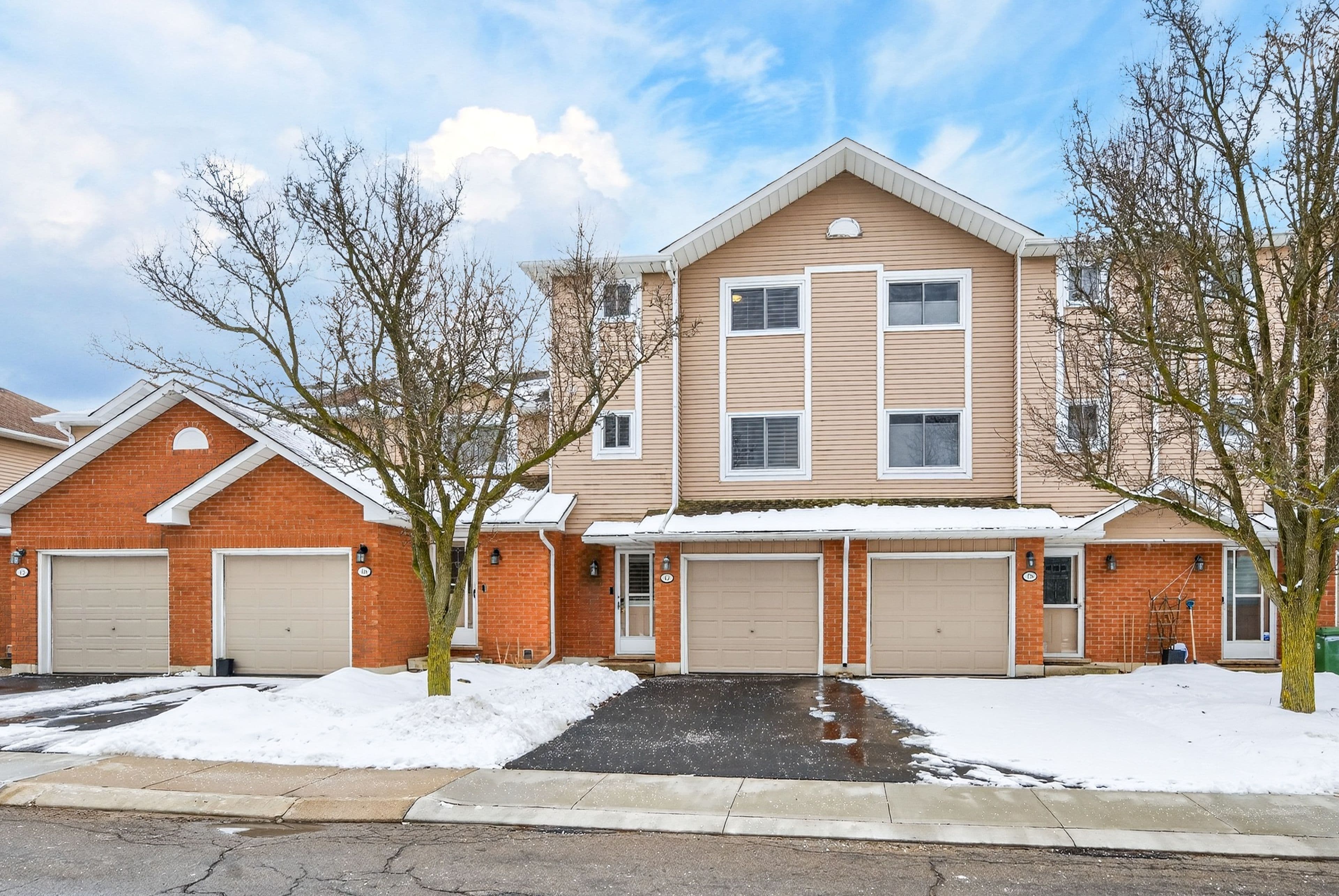 386 Highland Road W 47, Hamilton, ON L8J 3P9