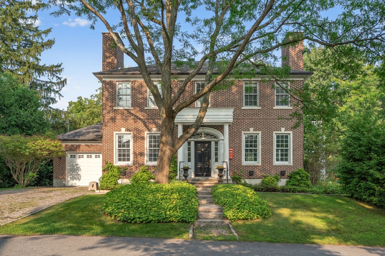 140 Howick Street, Rockcliffe Park, ON K1M 0G8