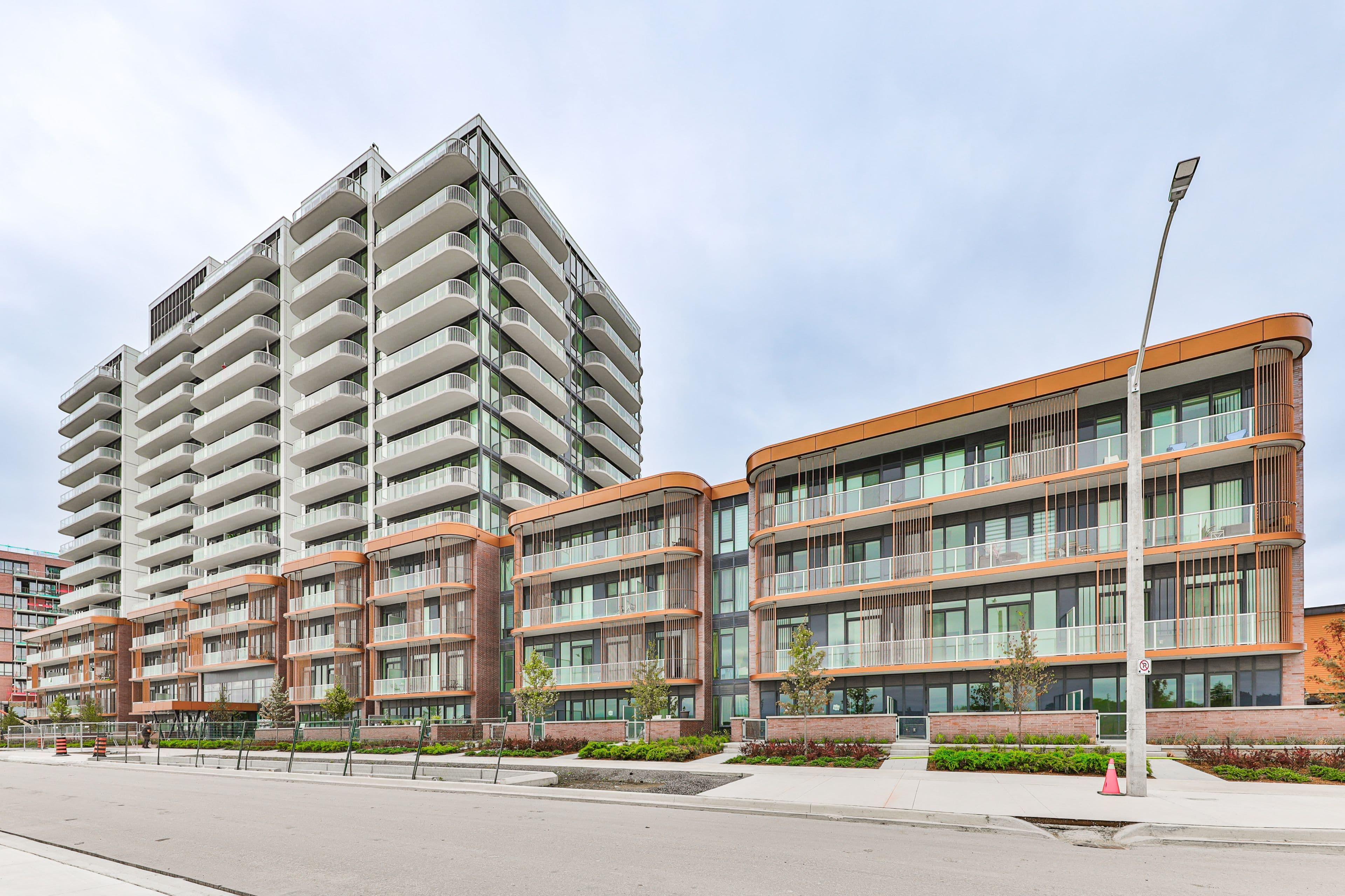 220 Missinnihe Way S 114, Mississauga, ON L5H 0A9