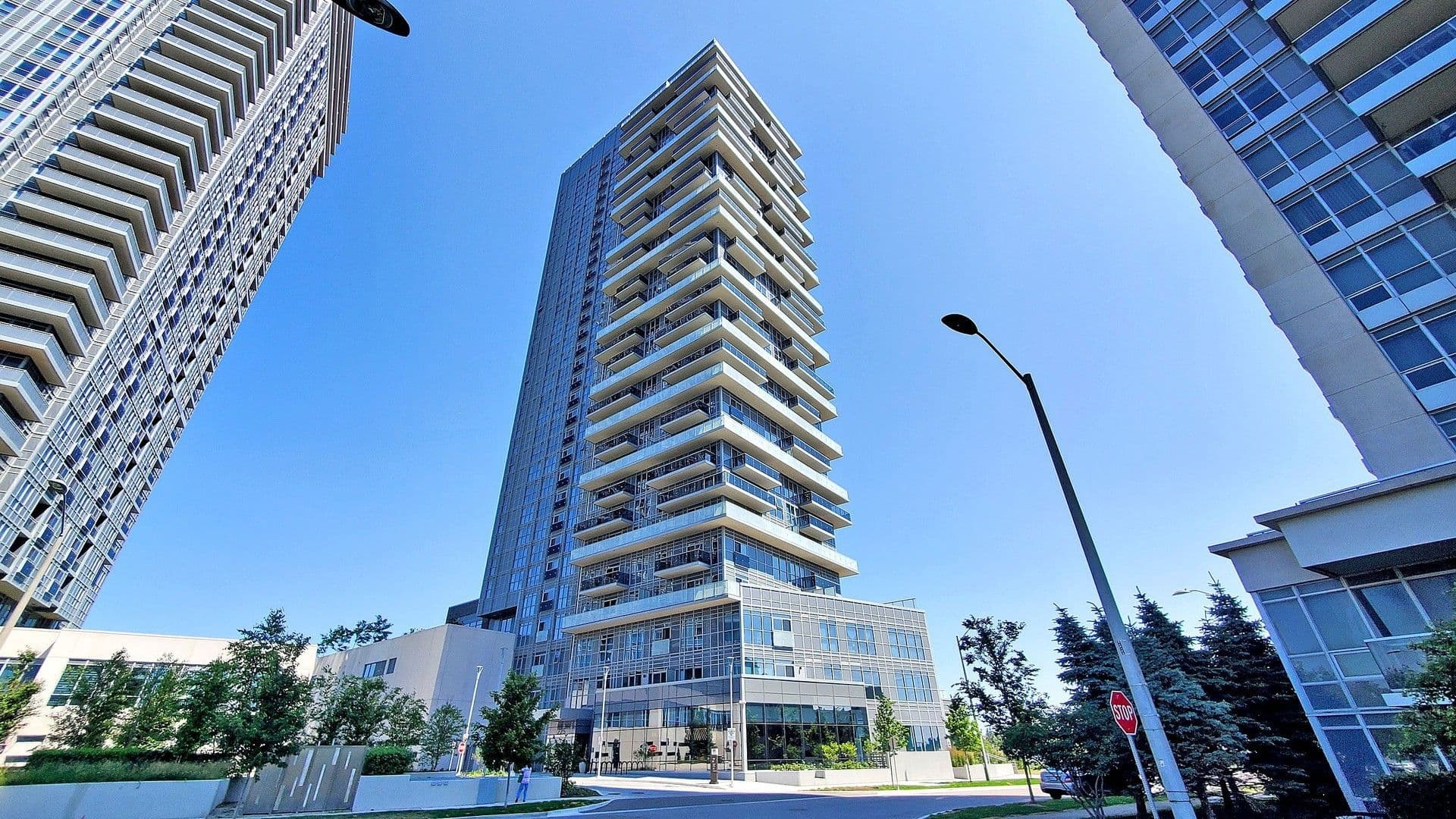 225 Village Green Square 802, Toronto E07, ON M1S 0N4