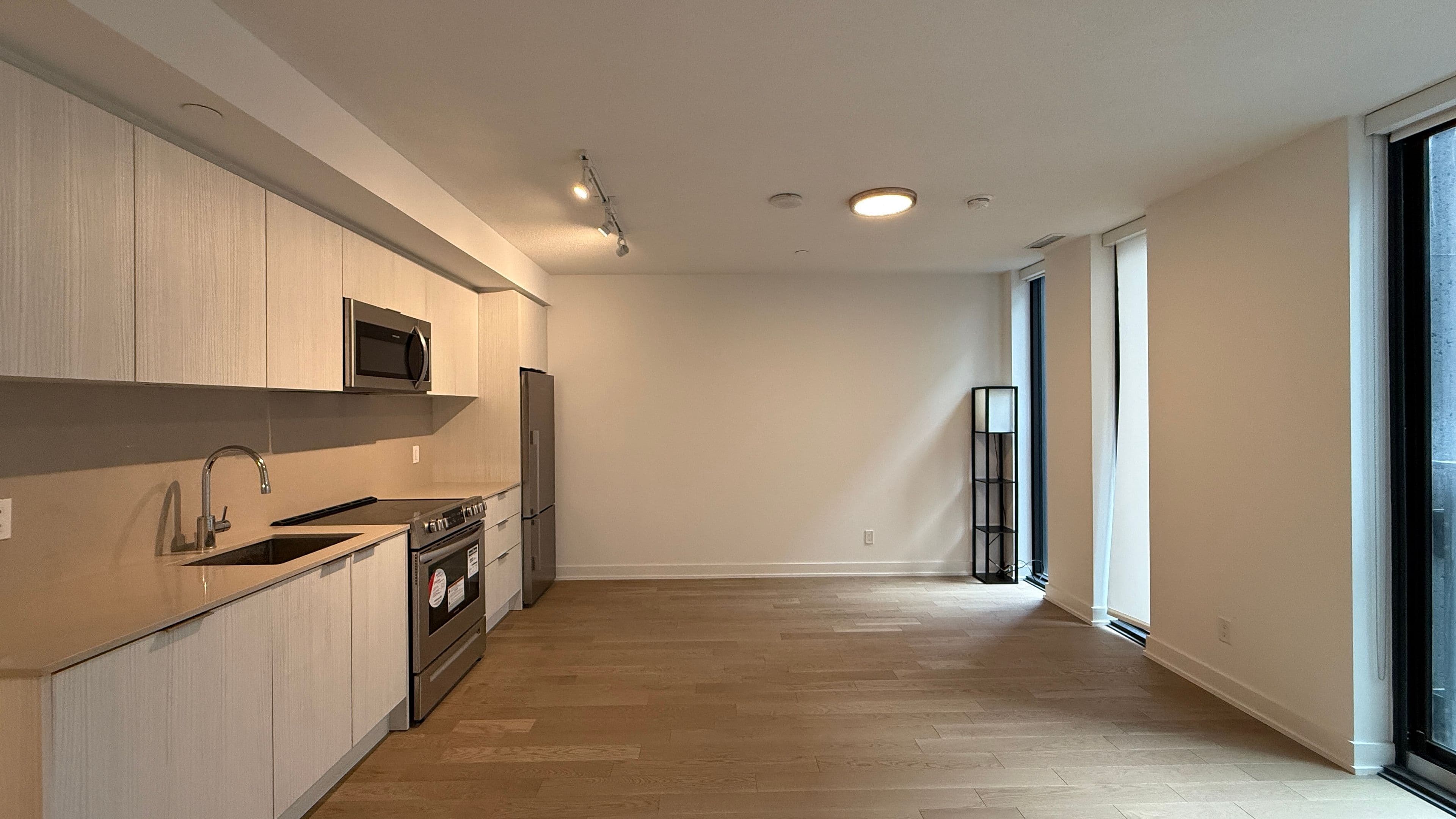 25 Richmond Street E 207, Toronto C08, ON M5C 0A6