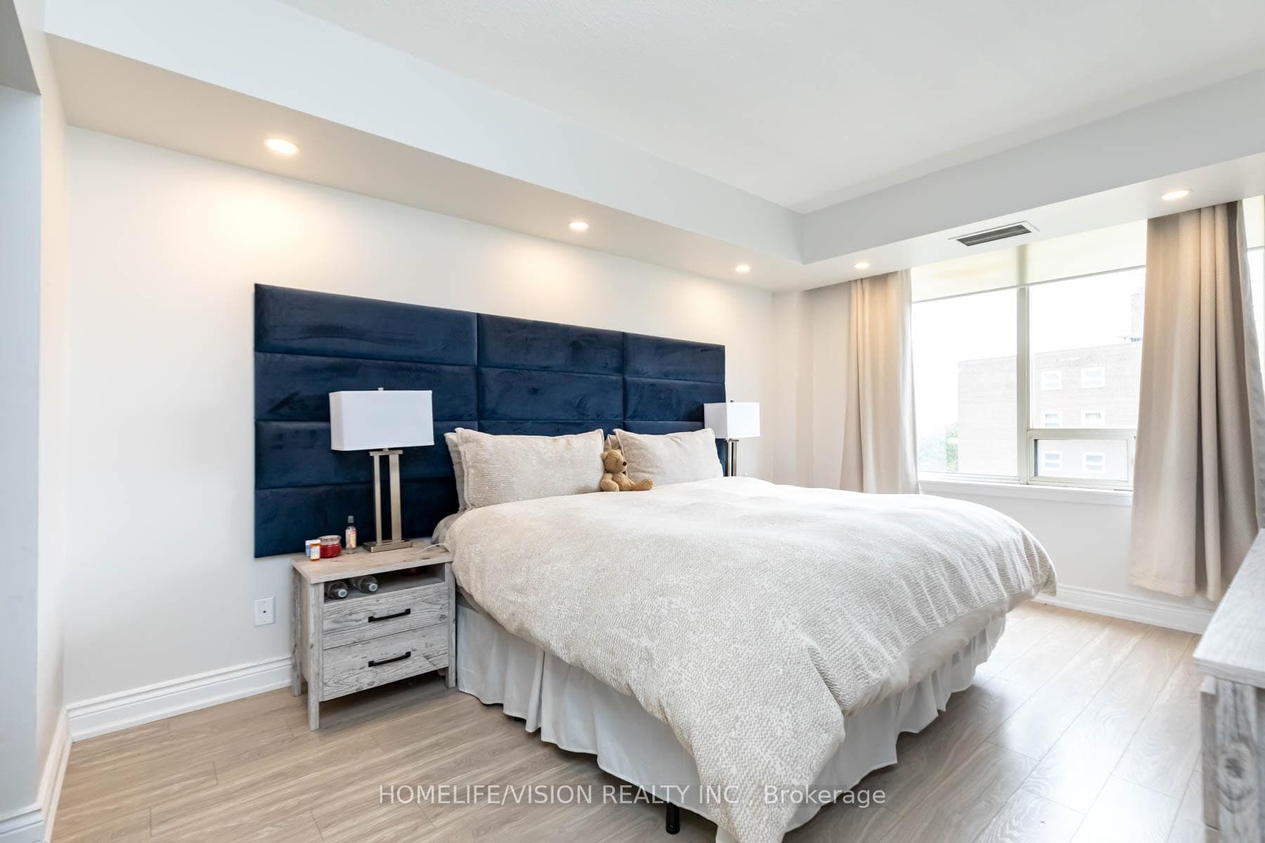 96 Fifeshire Road Ph603, Toronto C12, ON M2L 2X9