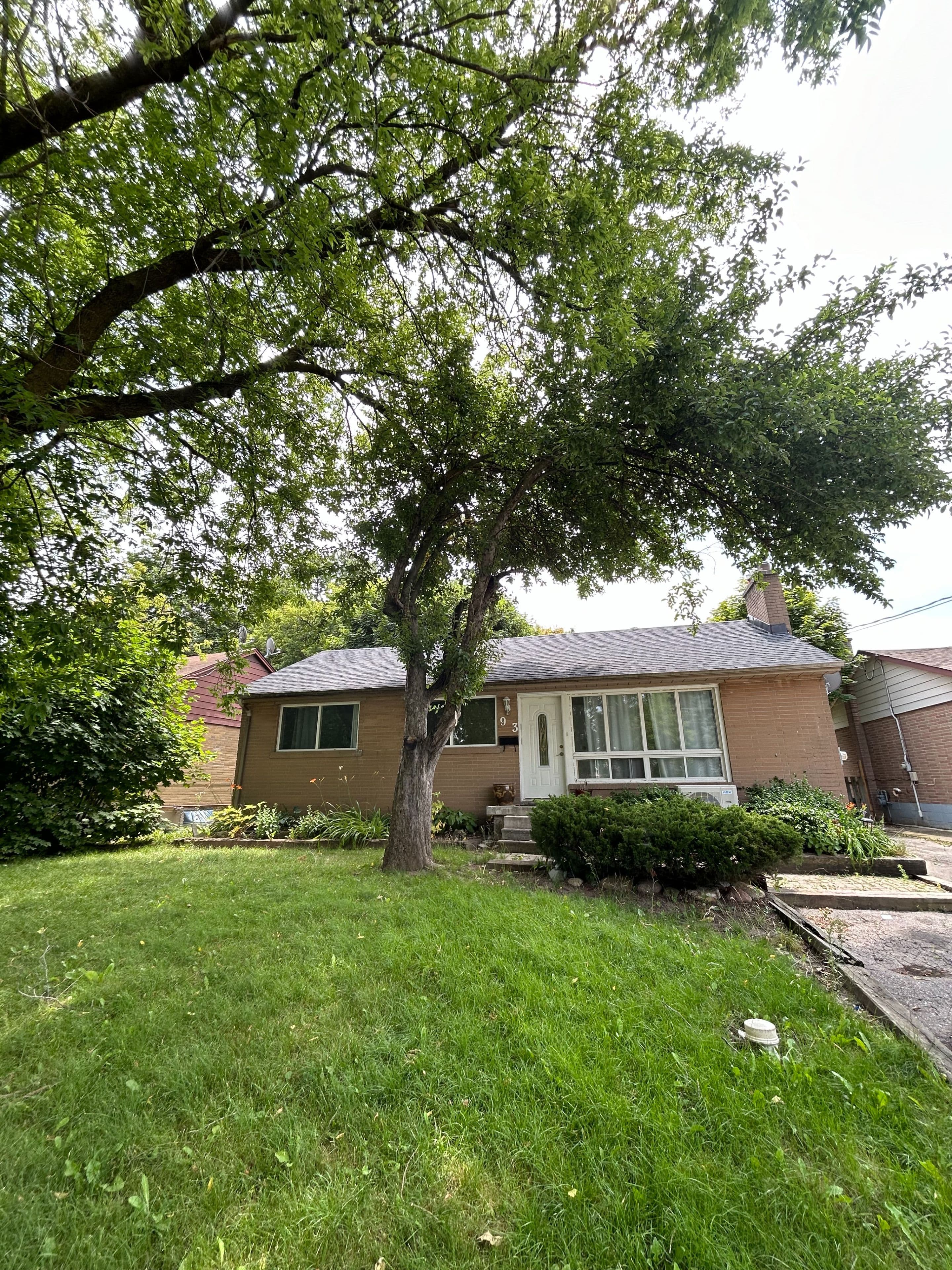 93 Cartier Crescent Main, Richmond Hill, ON L4C 2N3