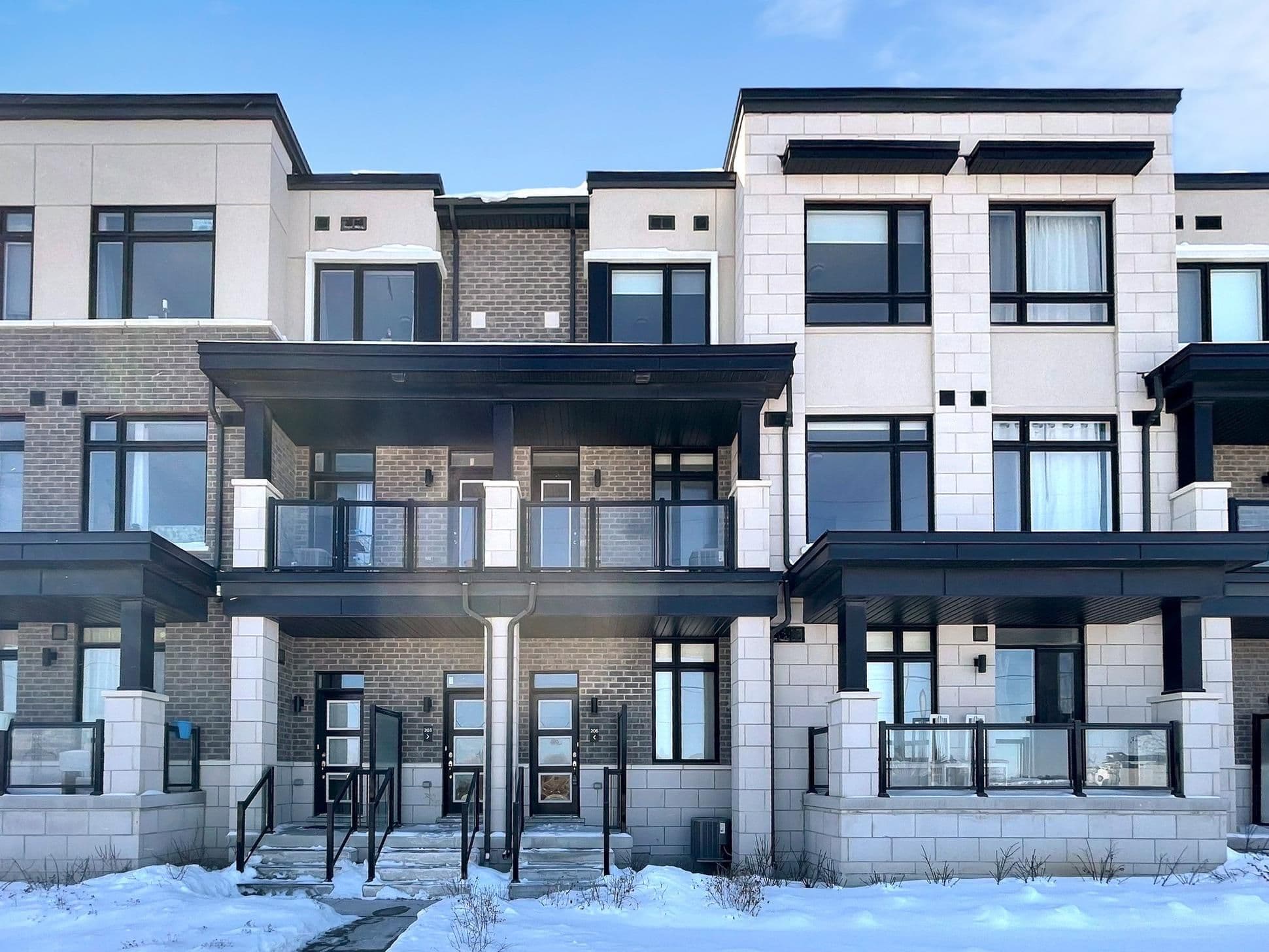 2550 Castlegate Crossing 206, Pickering, ON L1X 0G4