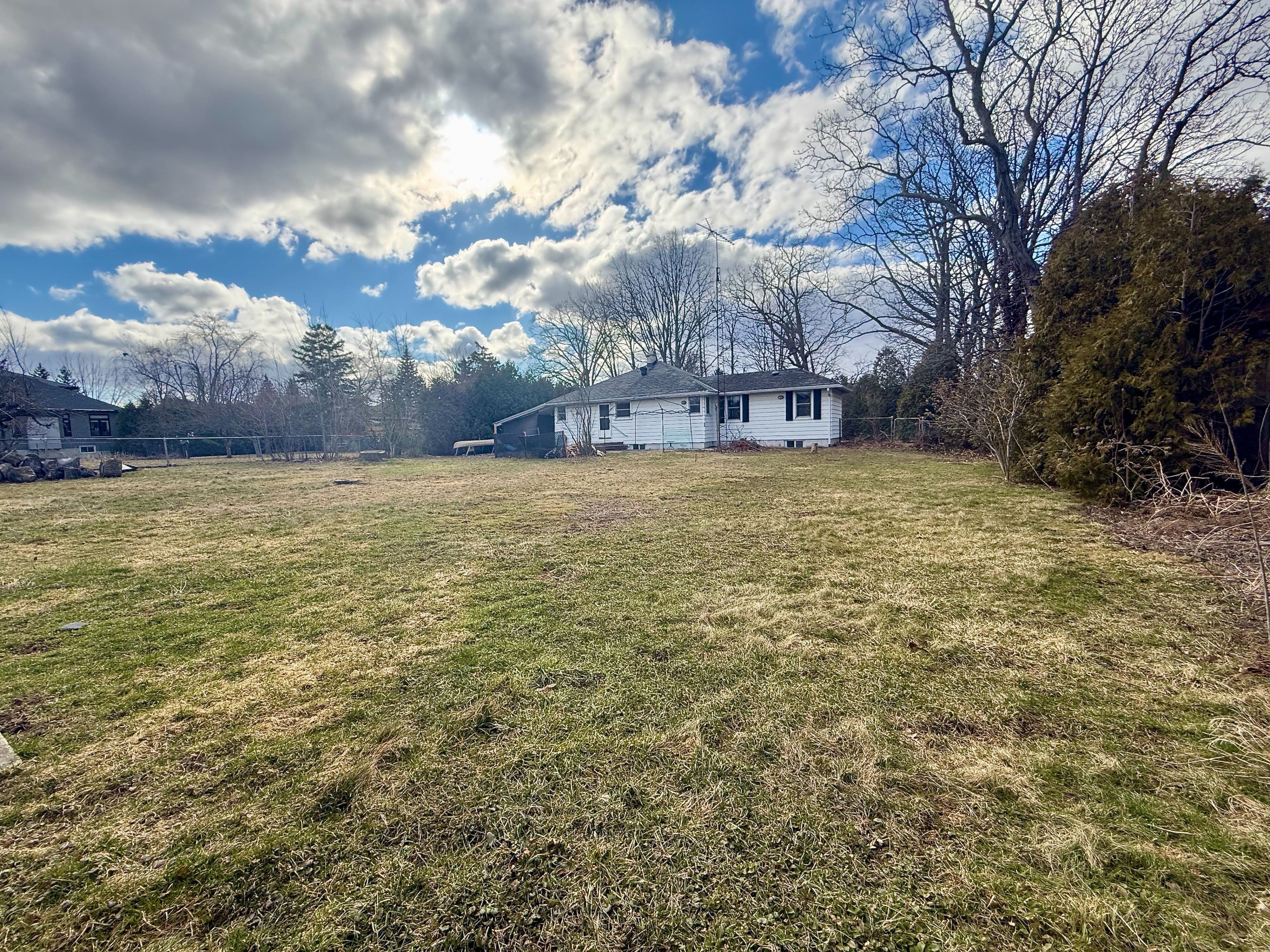 879 West 5th Street, Hamilton, ON L9C 5R4