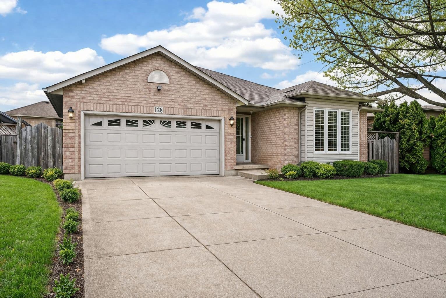 128 Nugent Drive, Hamilton, ON L8H 2M8