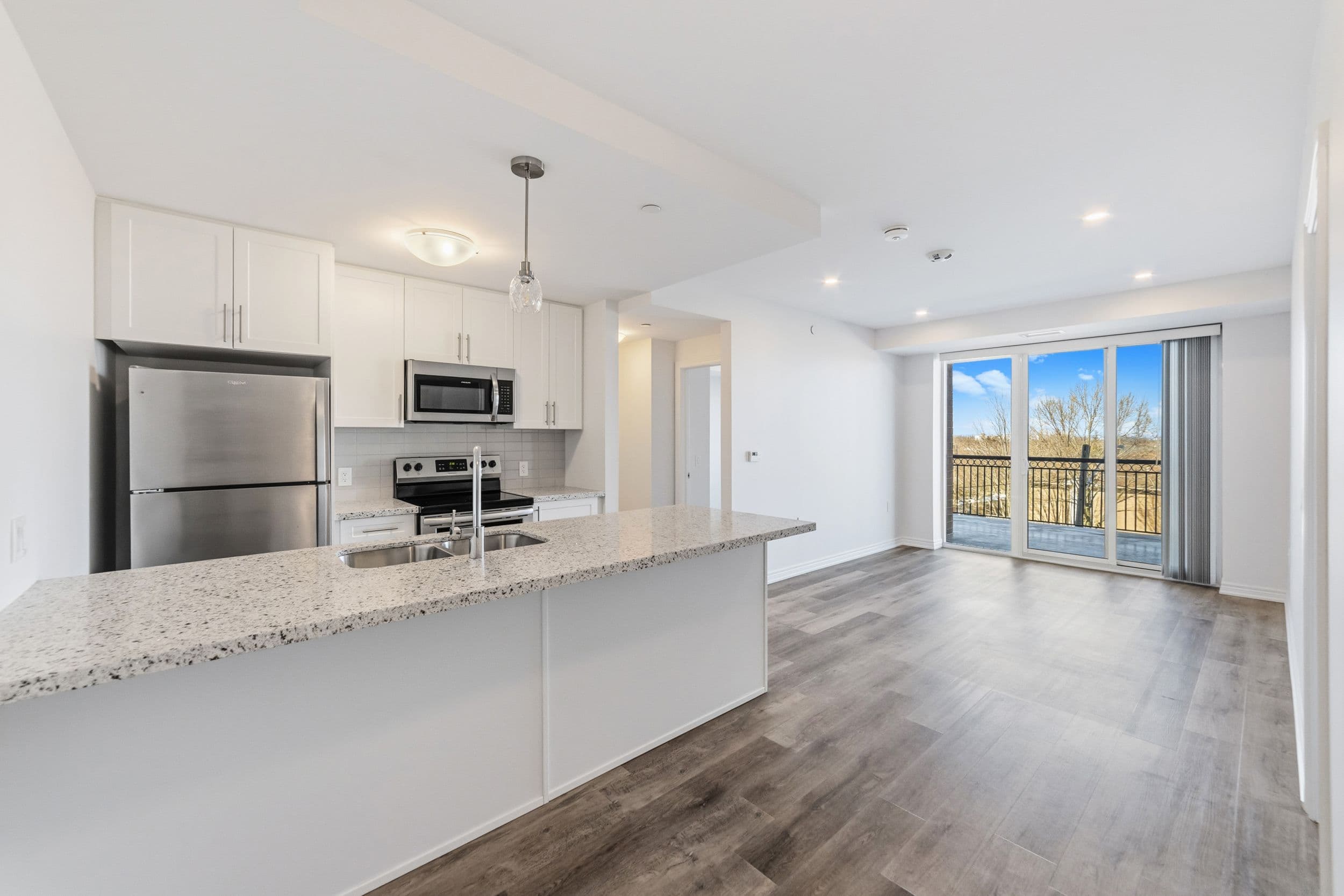 2750 King Street 302, Hamilton, ON L8G 1J4