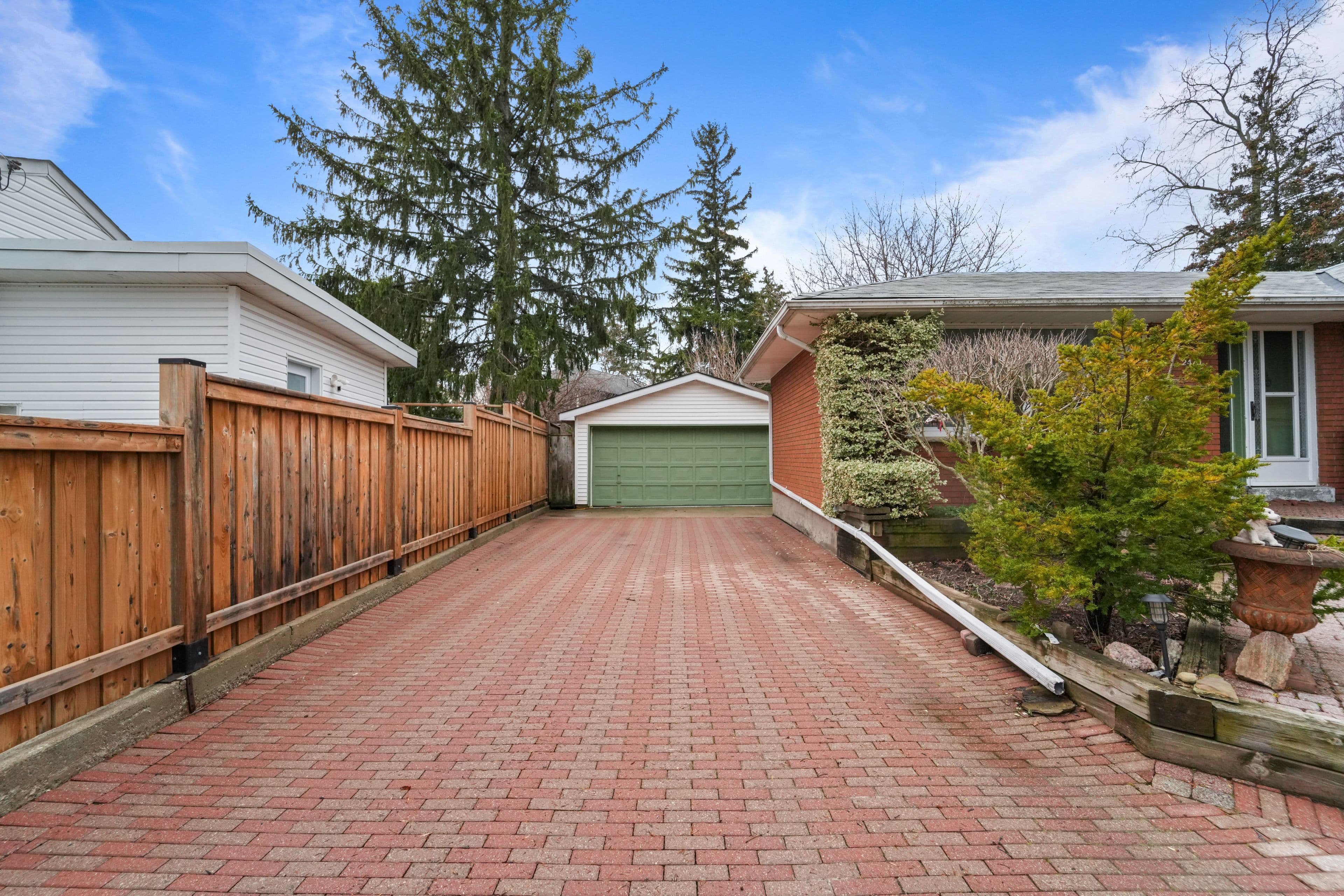 2470 Meadowood Crescent, Oakville, ON L6L 1V6