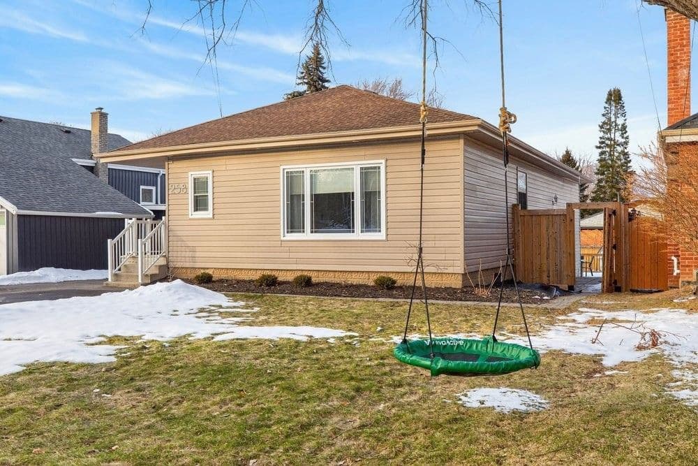 258 Sanatorium Road, Hamilton, ON L9C 1Z9