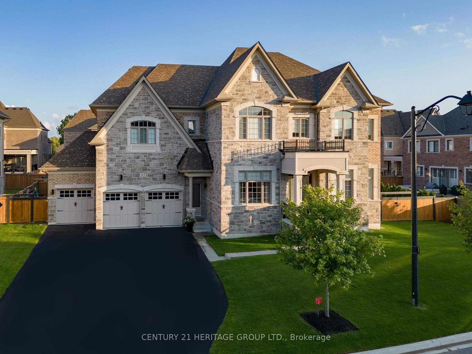 43 Sir Henry Court, King, ON L7B 0P5