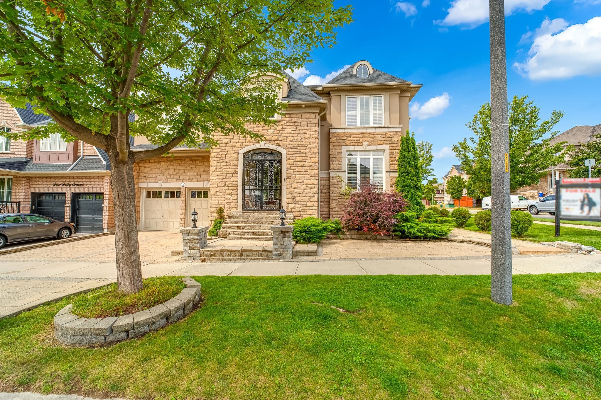 2 Dolby Crescent, Ajax, ON L1Z 0E1