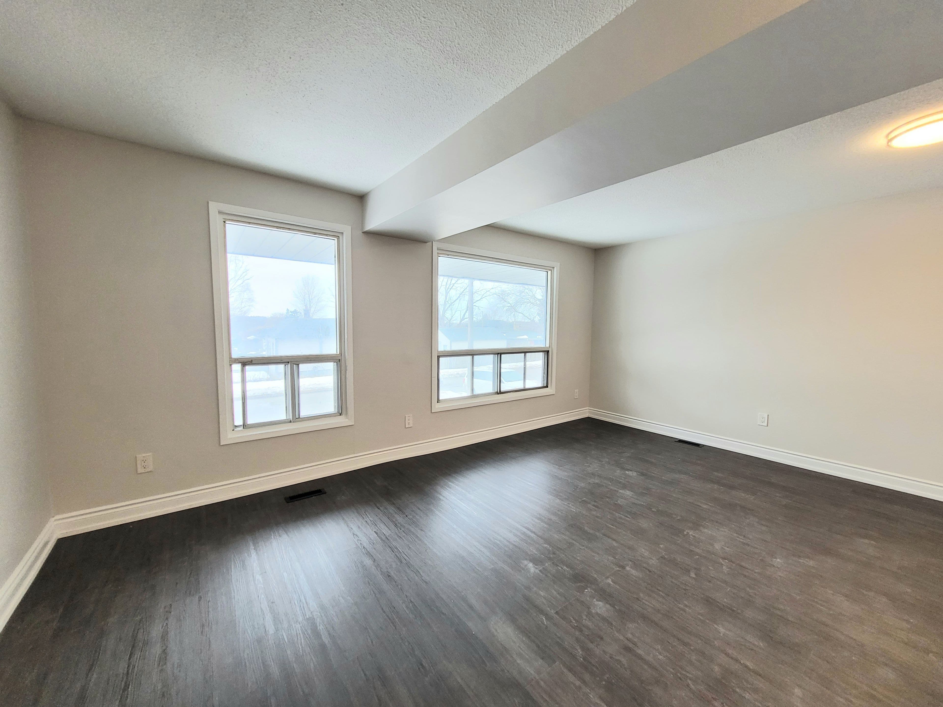 477 Dean Avenue 4, Oshawa, ON L1H 3E4