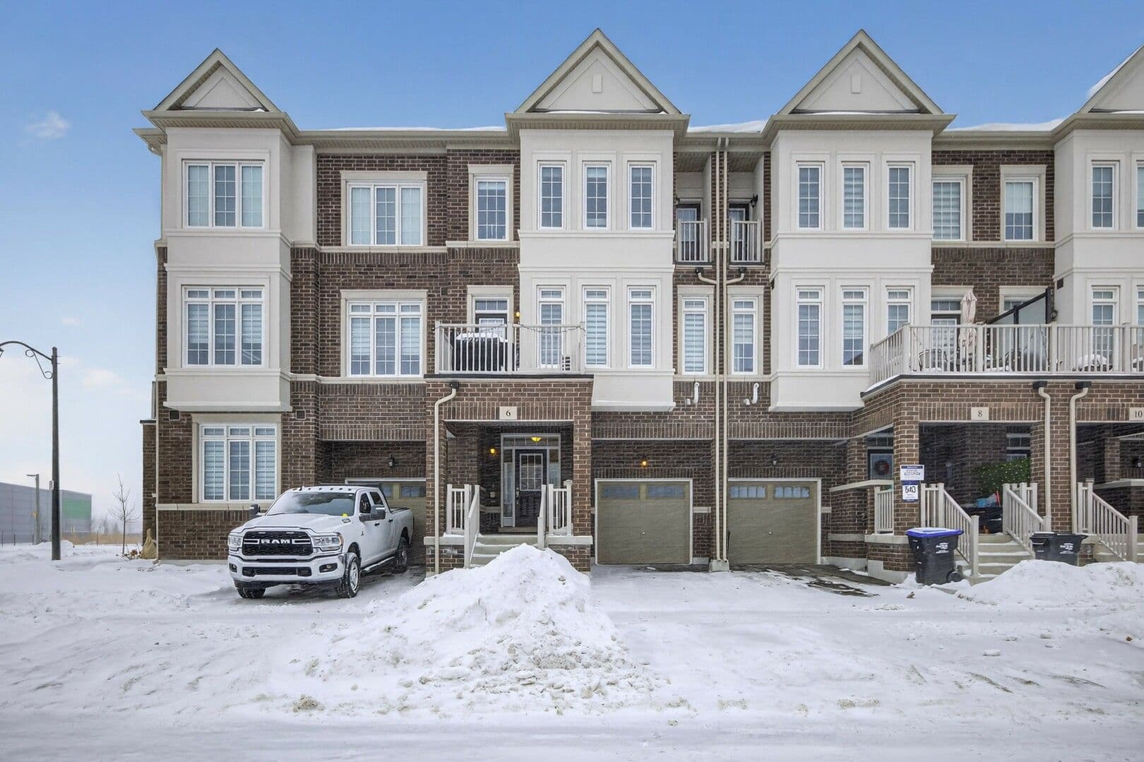 6 Mel Irving Drive, Bradford West Gwillimbury, ON L3Z 4P1