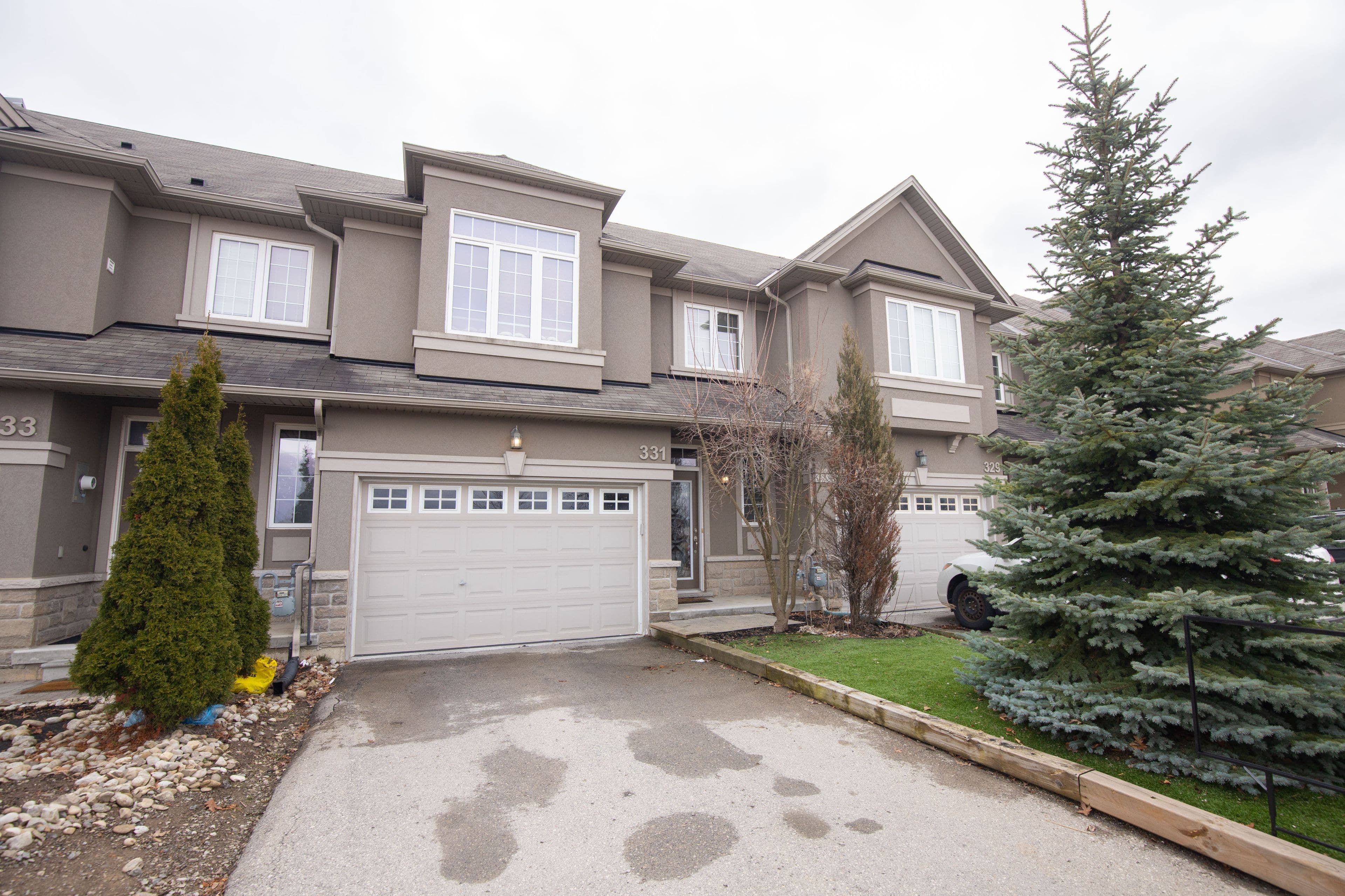 331 Stonehenge Drive, Hamilton, ON L9K 0E8