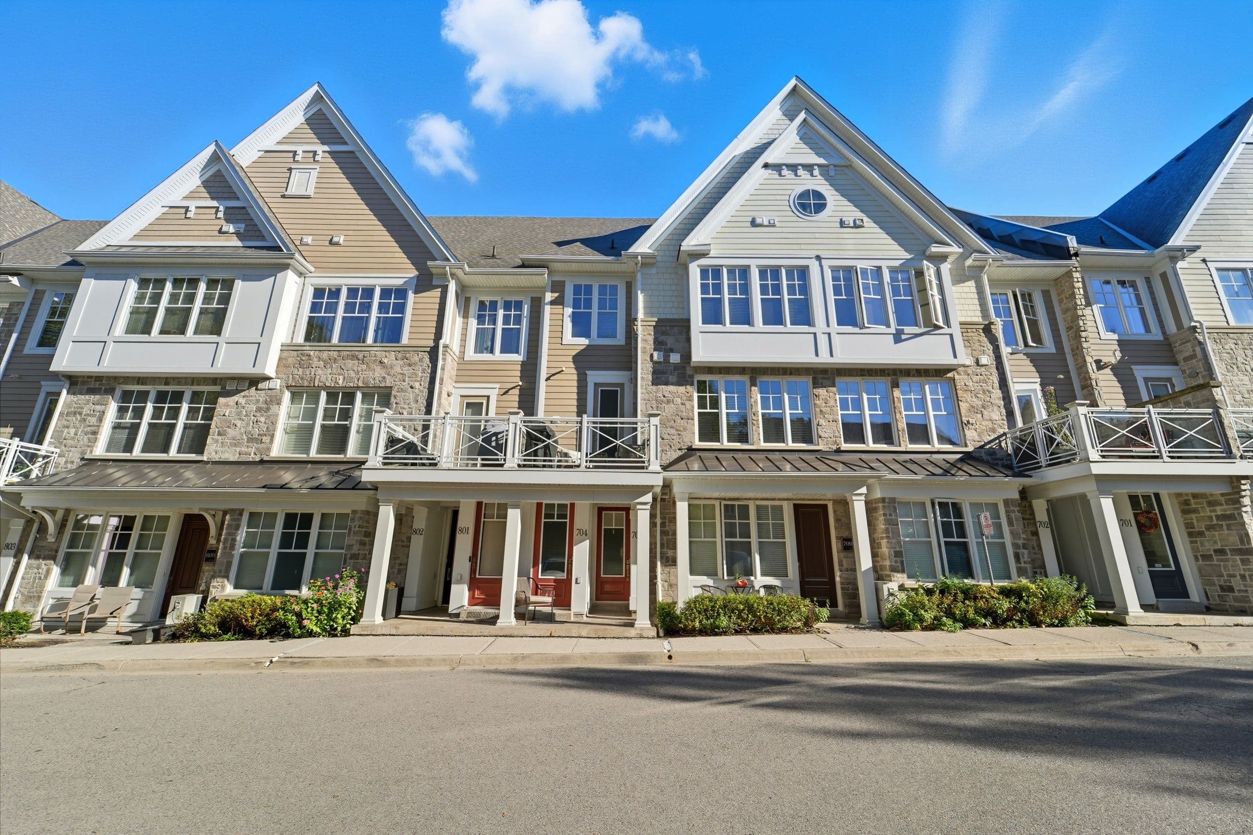 1011 Deta Road 703, Mississauga, ON L5E 0A2