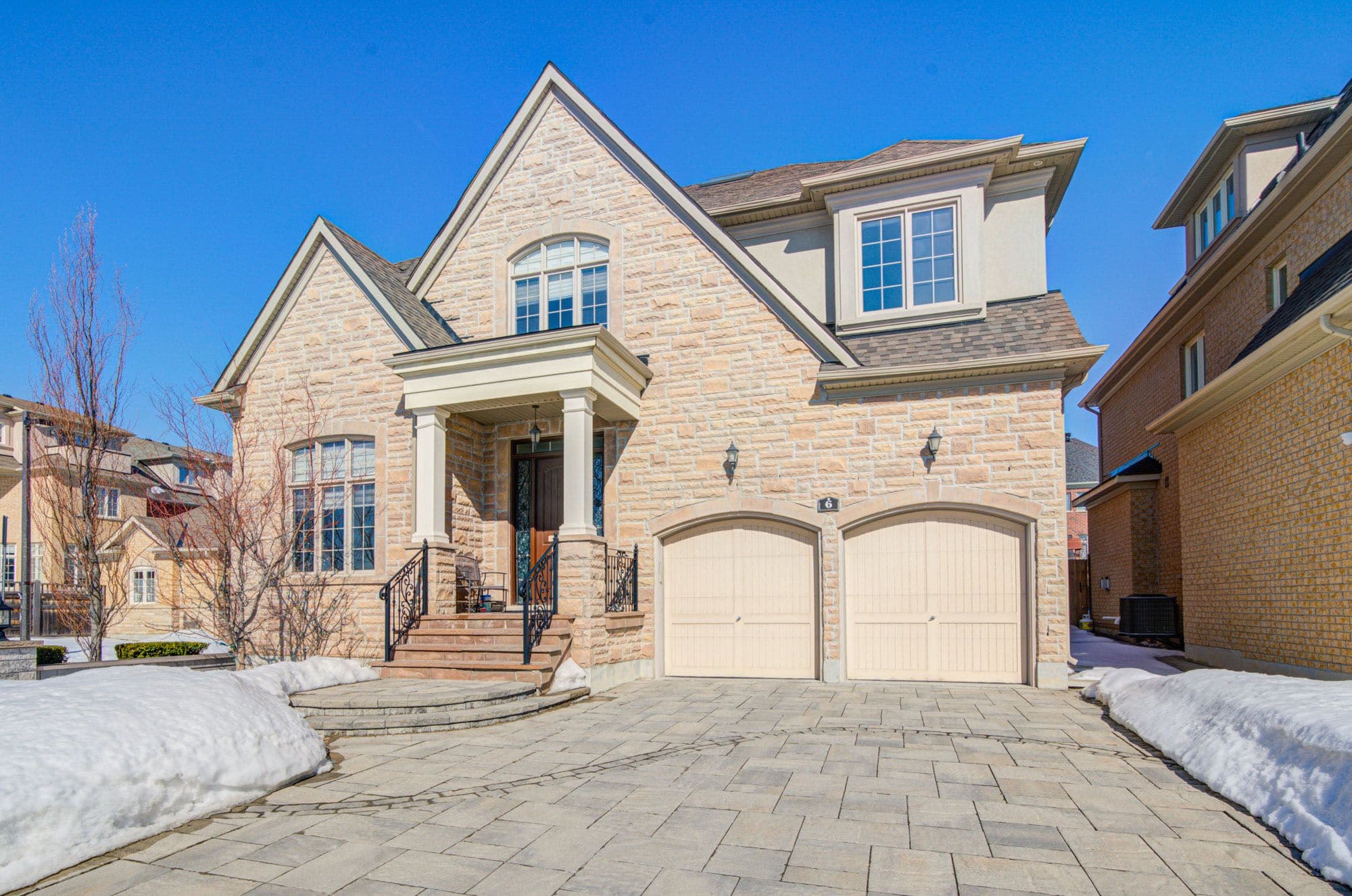 6 Stollery Pond Crescent, Markham, ON L6C 0P5