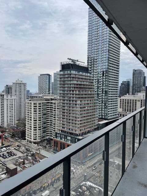 11 Wellesley Street W 1701, Toronto C01, ON M4Y 0G4