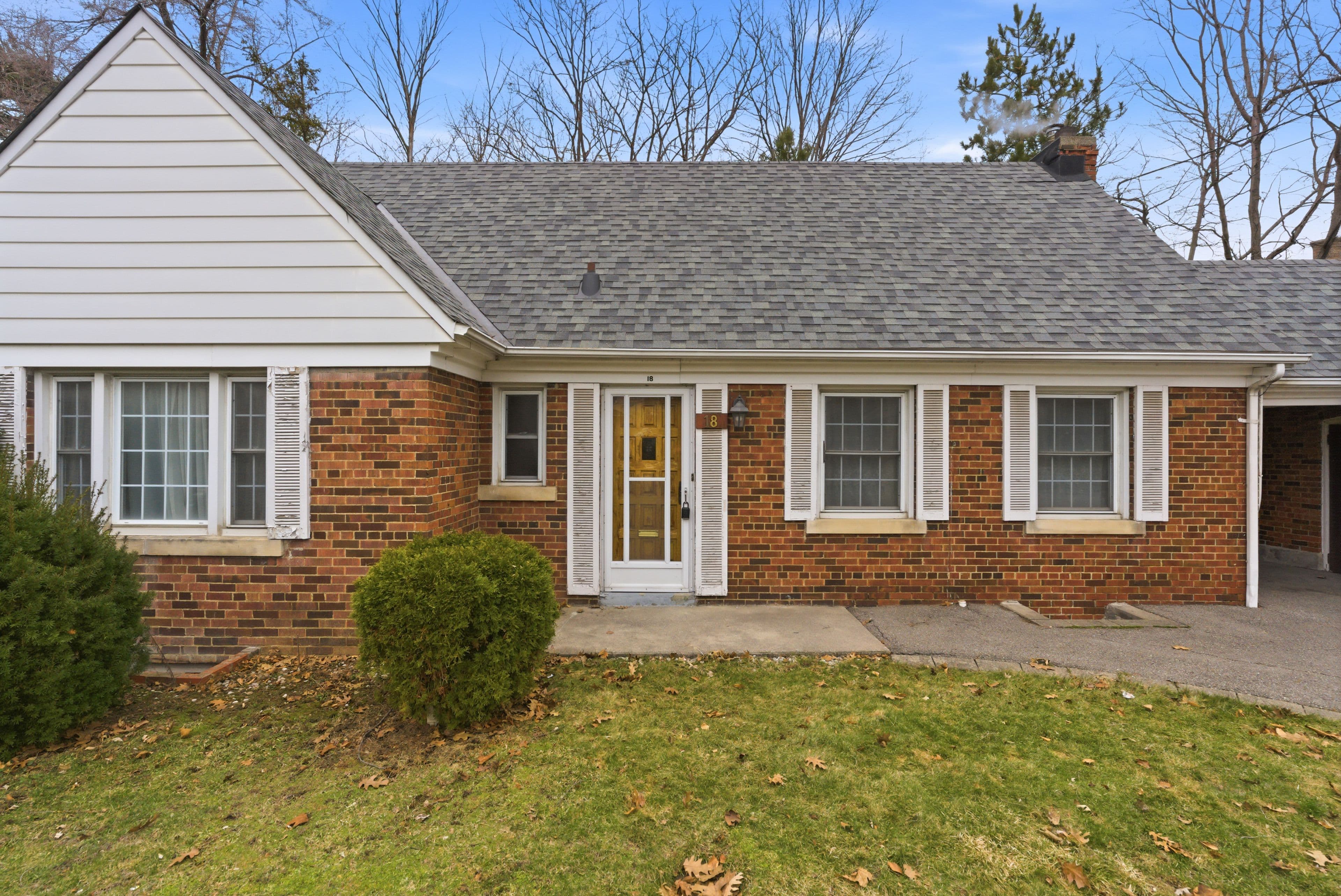 18 King Georges Drive, Toronto W04, ON M6M 2G9