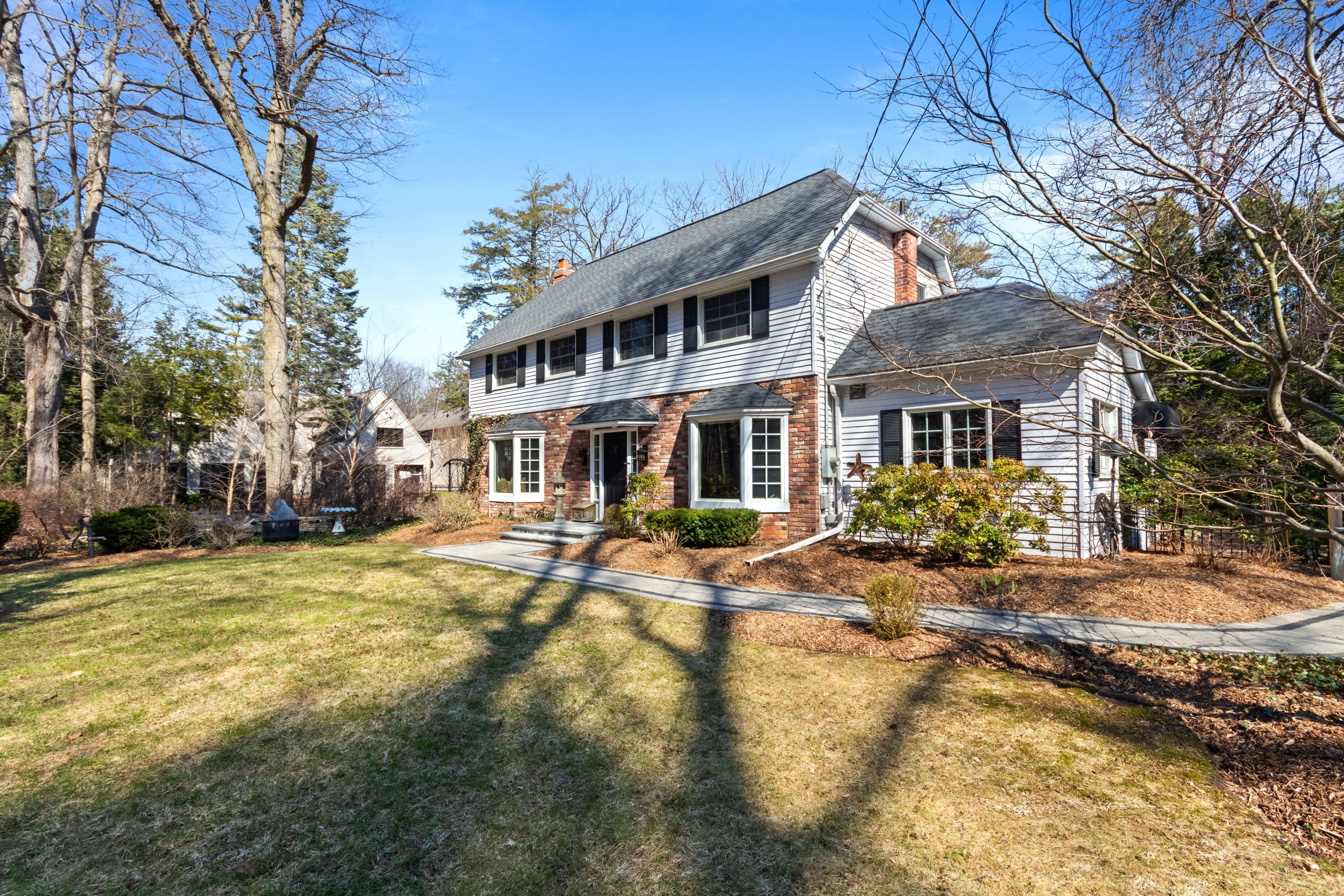 990 Roper Avenue, Mississauga, ON L5H 1B7