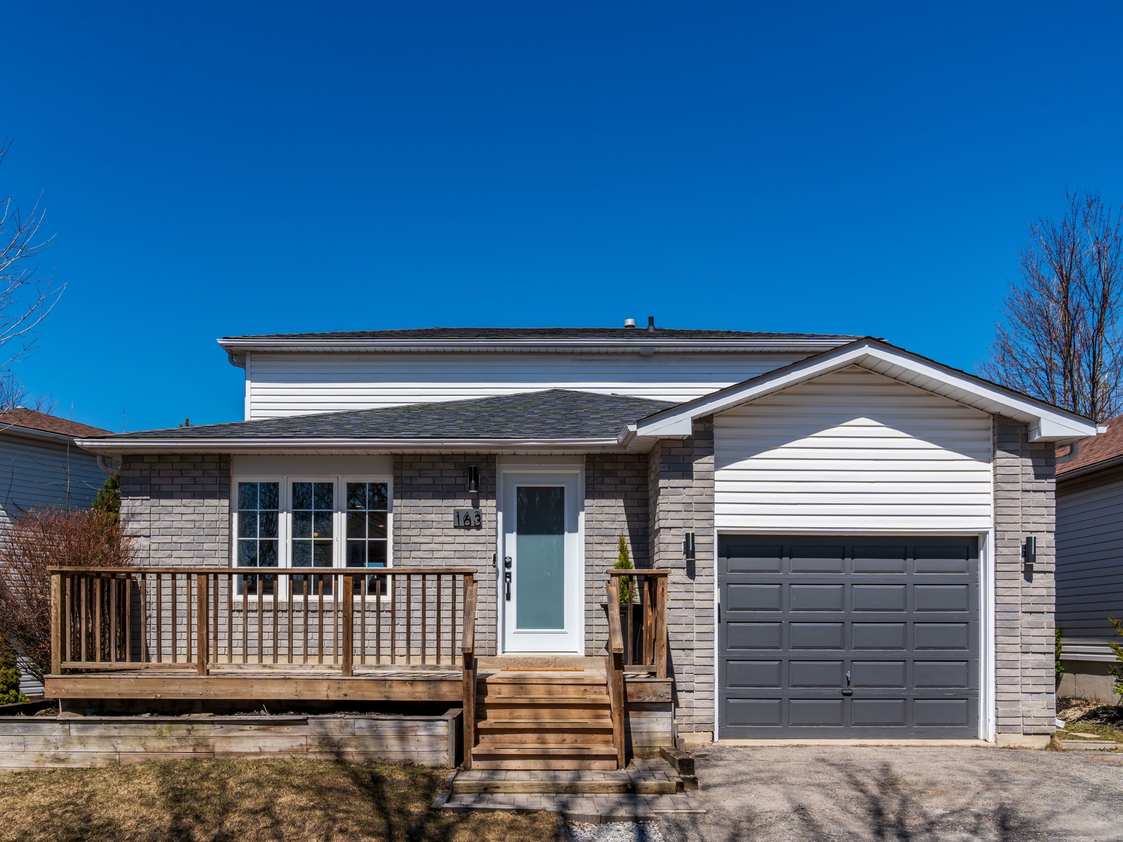 163 Columbia Road, Barrie, ON L4N 8E3