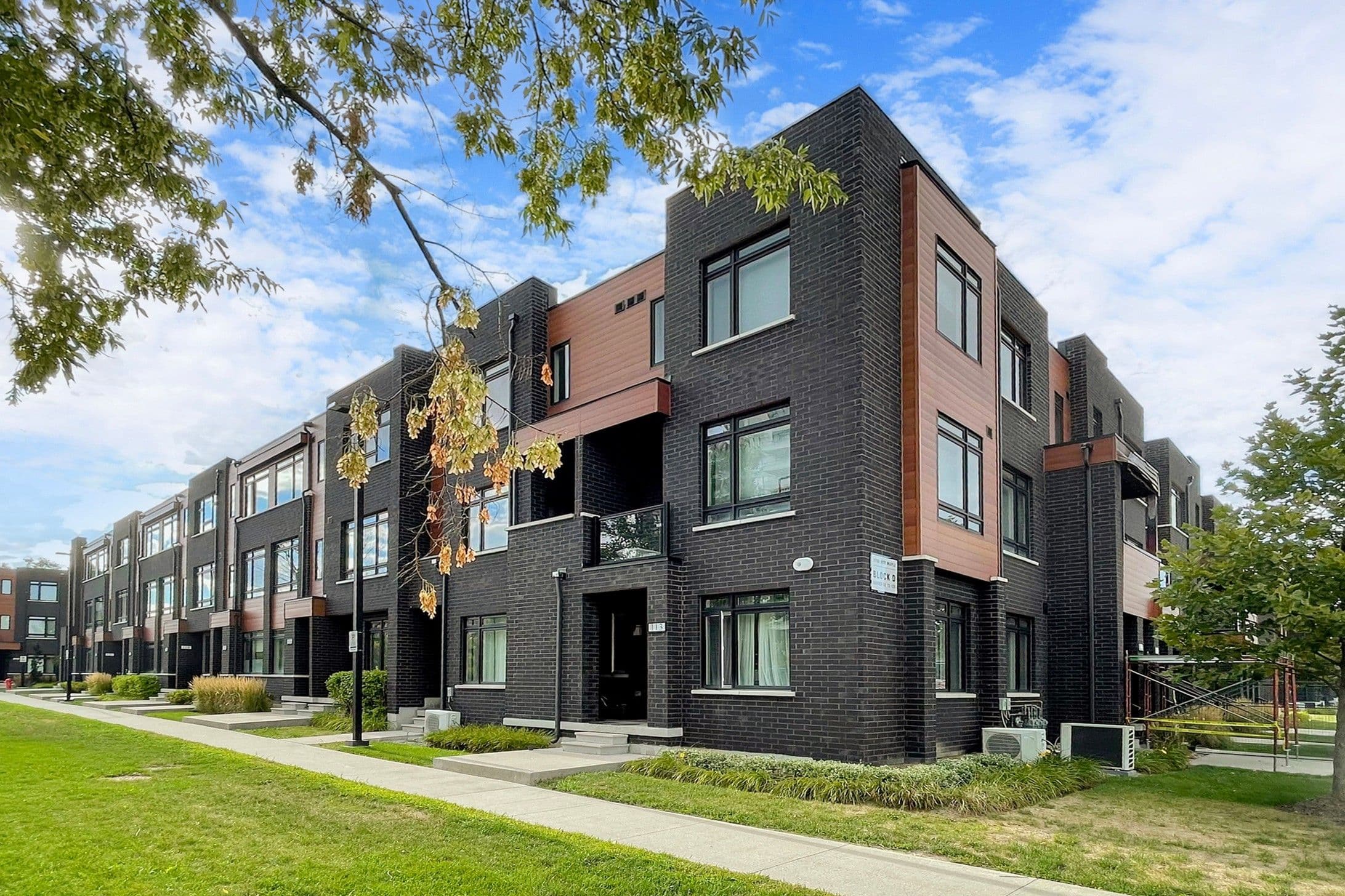 370 Red Maple Road 112, Richmond Hill, ON L4C 6P5