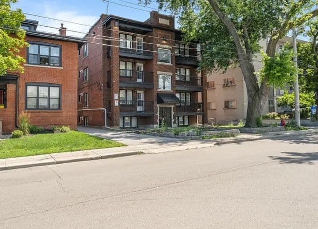 15 Balmoral Avenue S 4, Hamilton, ON L8M 3J7