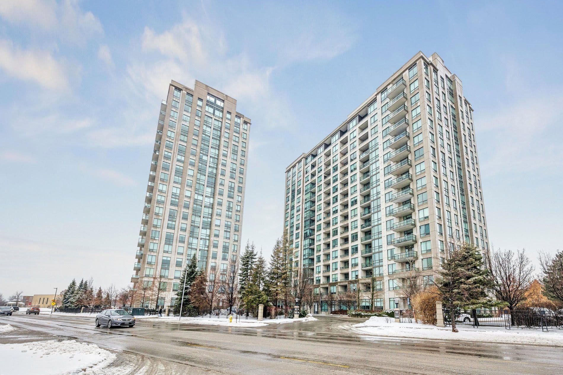 88 Promenade Circle 302, Vaughan, ON L4J 9A4
