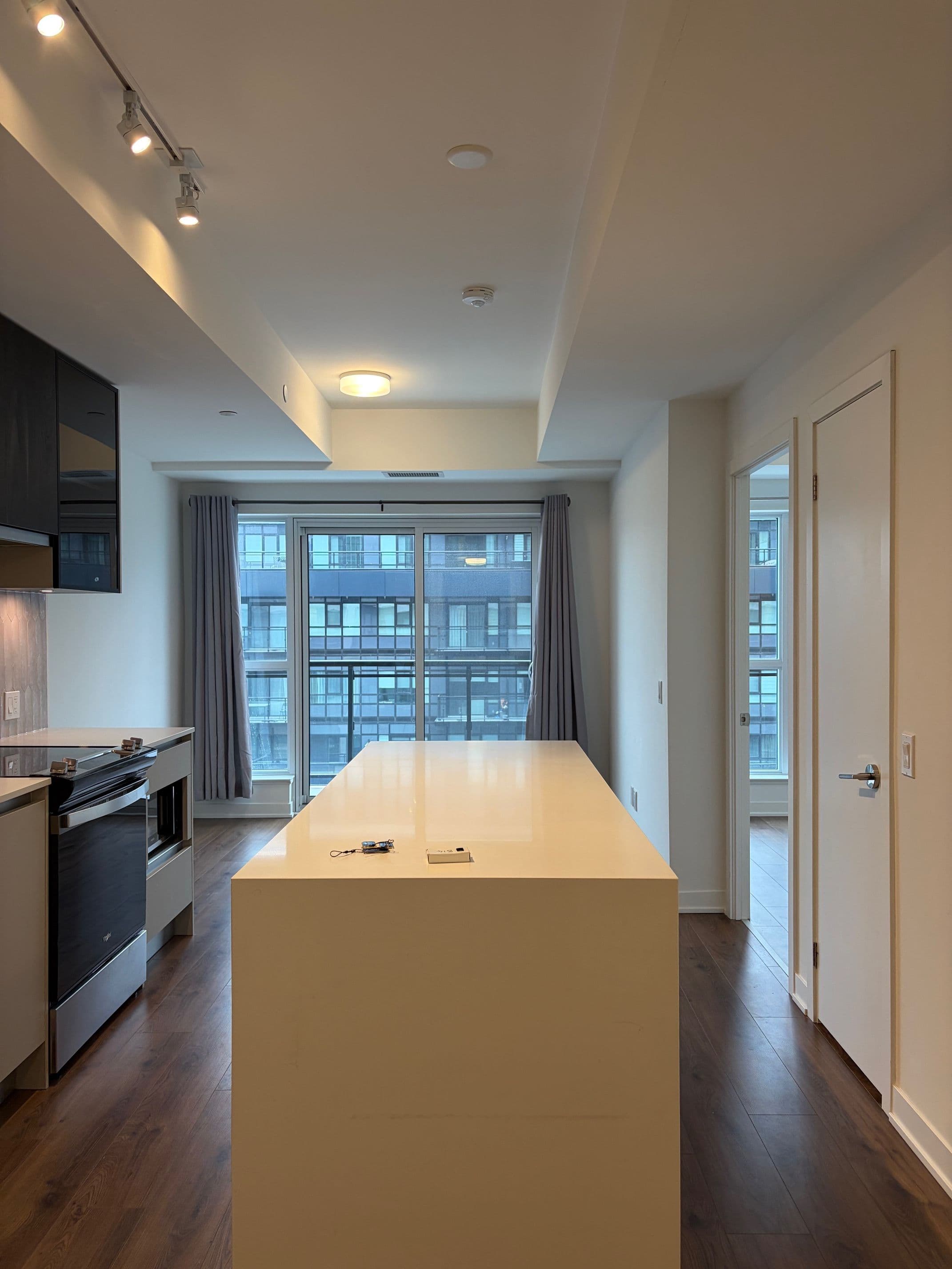 405 Dundas Street W 814, Oakville, ON L6M 4P9