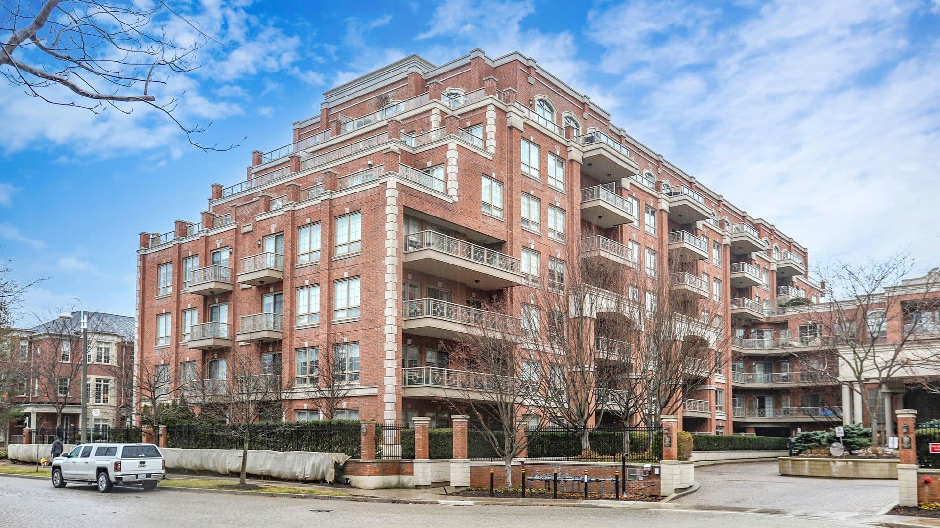 20 Burkebrook Place 322, Toronto C12, ON M4G 0A1