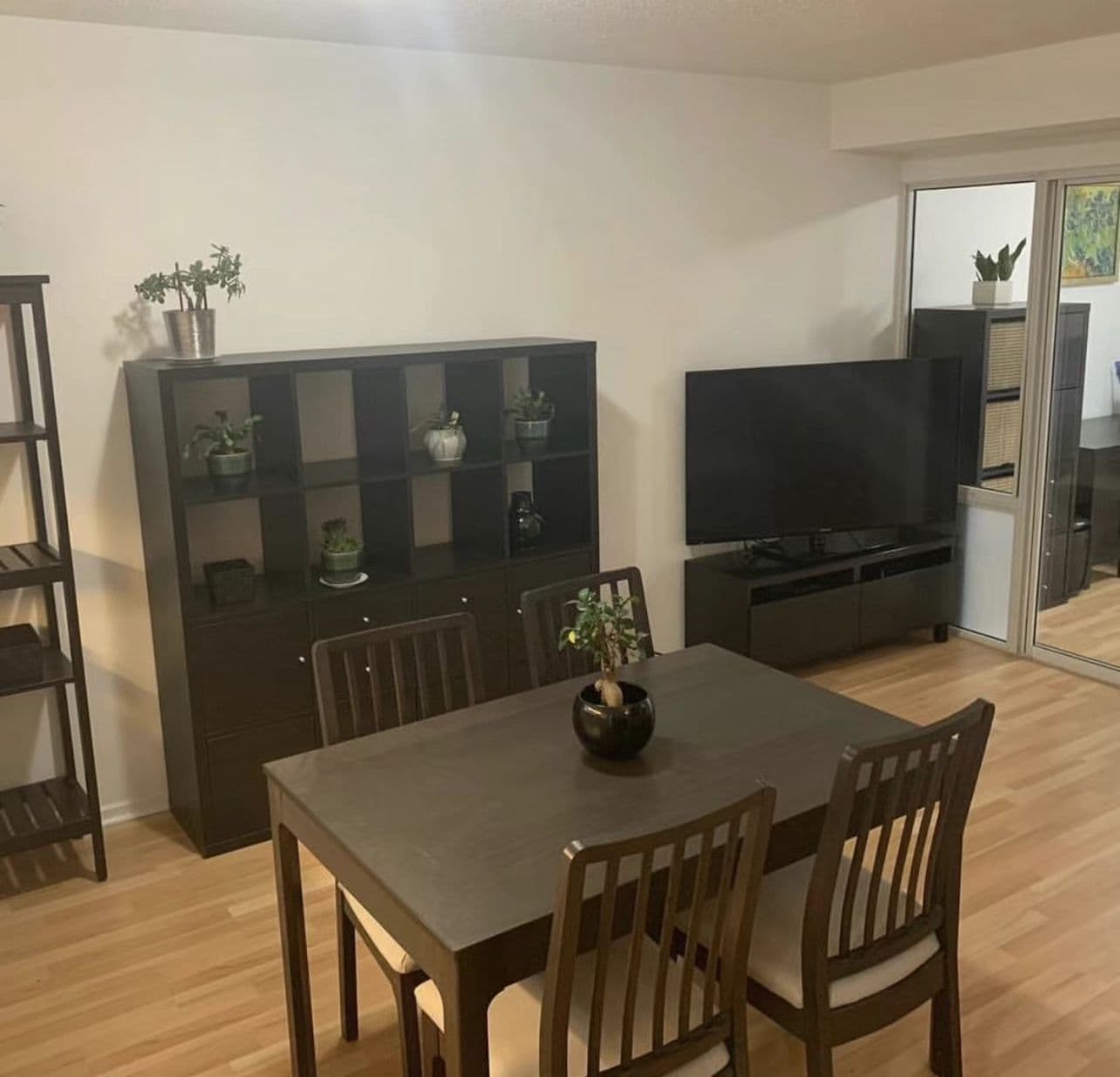 717 Bay Street 306, Toronto C01, ON M5G 2J9