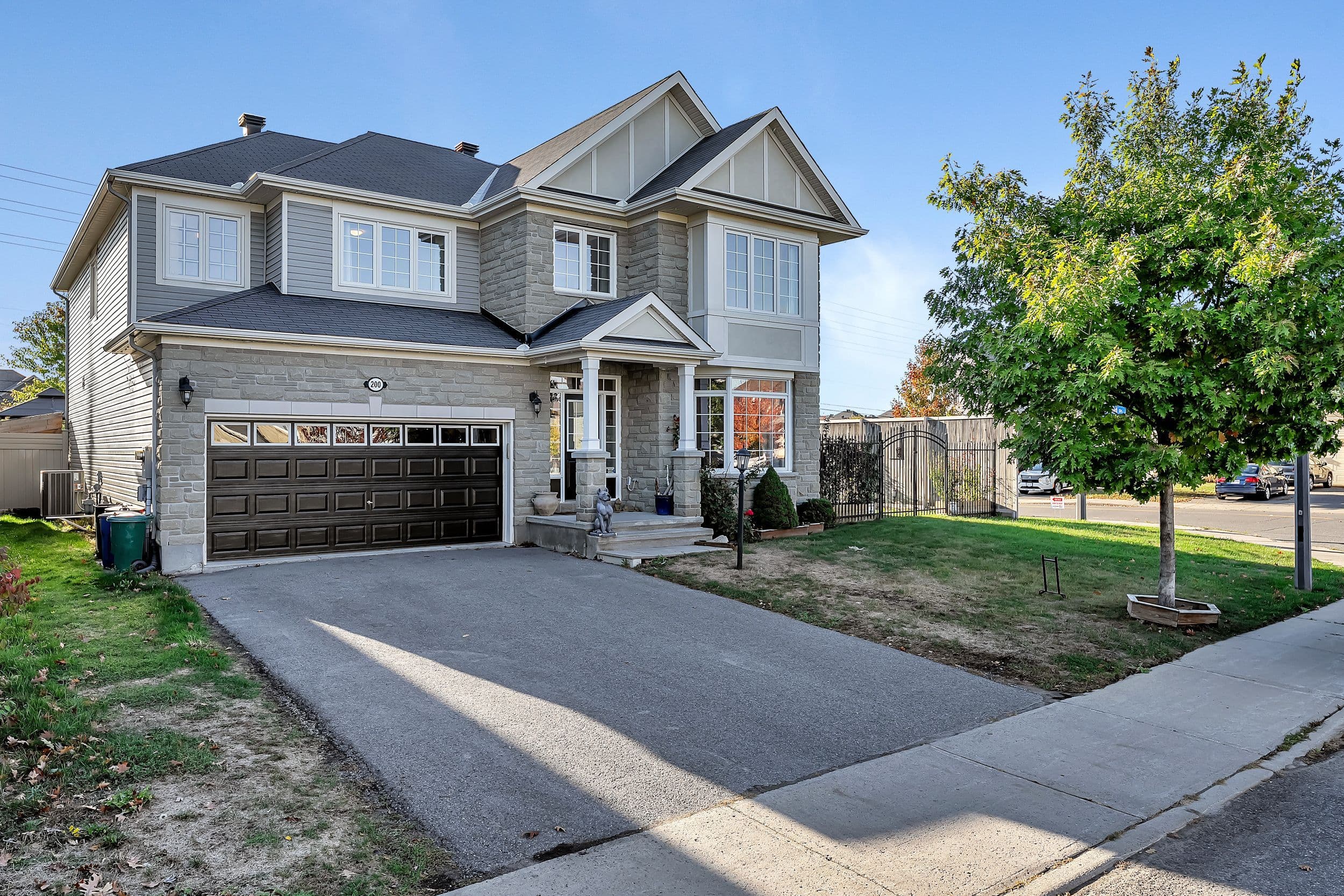 200 Kinloch Court, Barrhaven, ON K2J 5S9