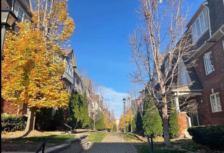 750 Neighbourhood Circle 5, Mississauga, ON L5B 0B7