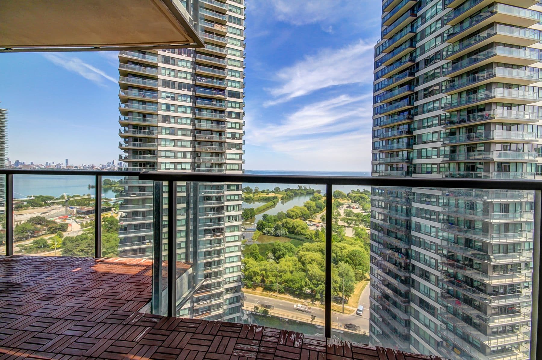 15 Legion Road S 2207, Toronto W06, ON M8V 0A9
