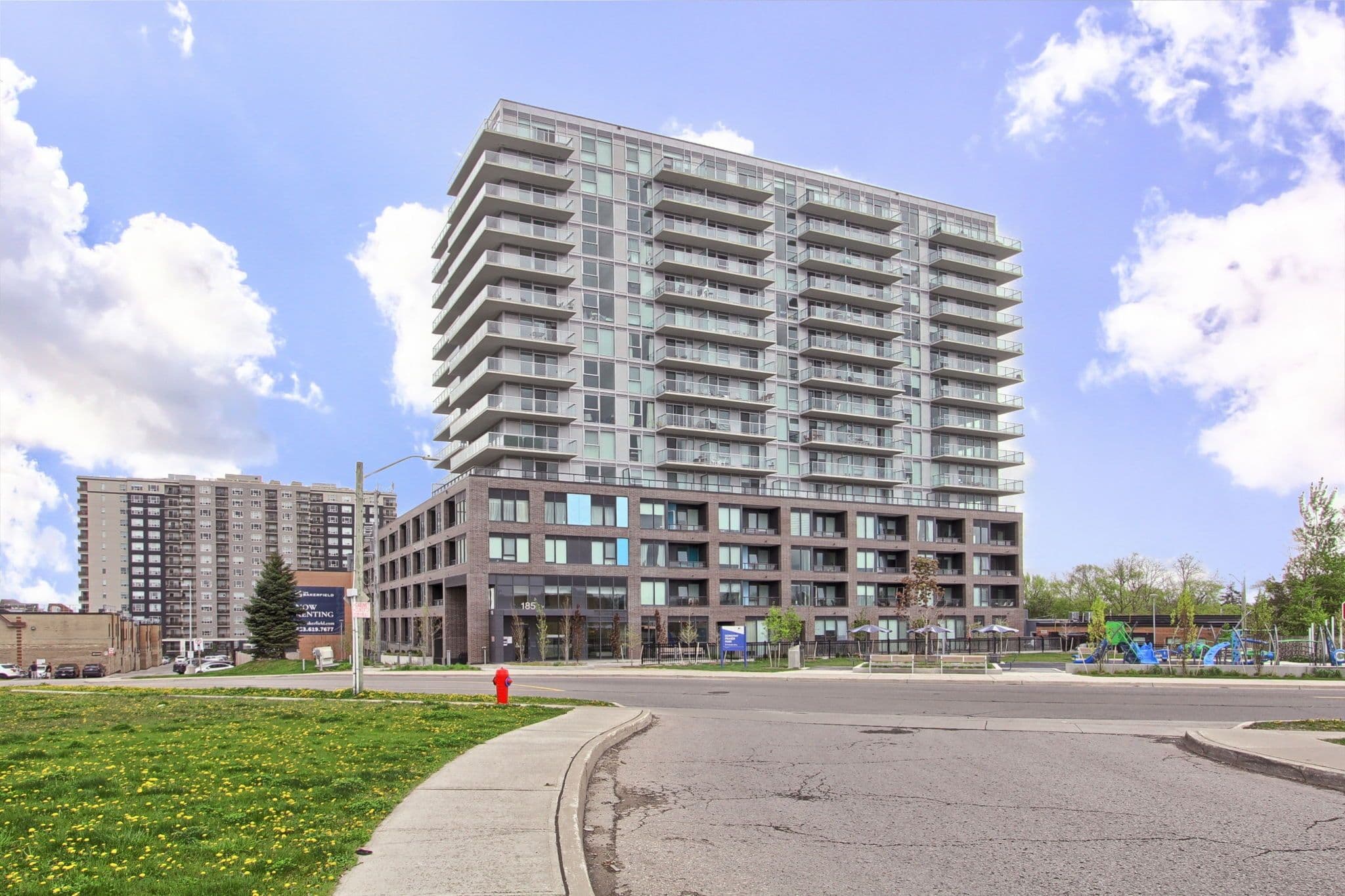 185 Deerfield Road 419, Newmarket, ON L3Y 0G7