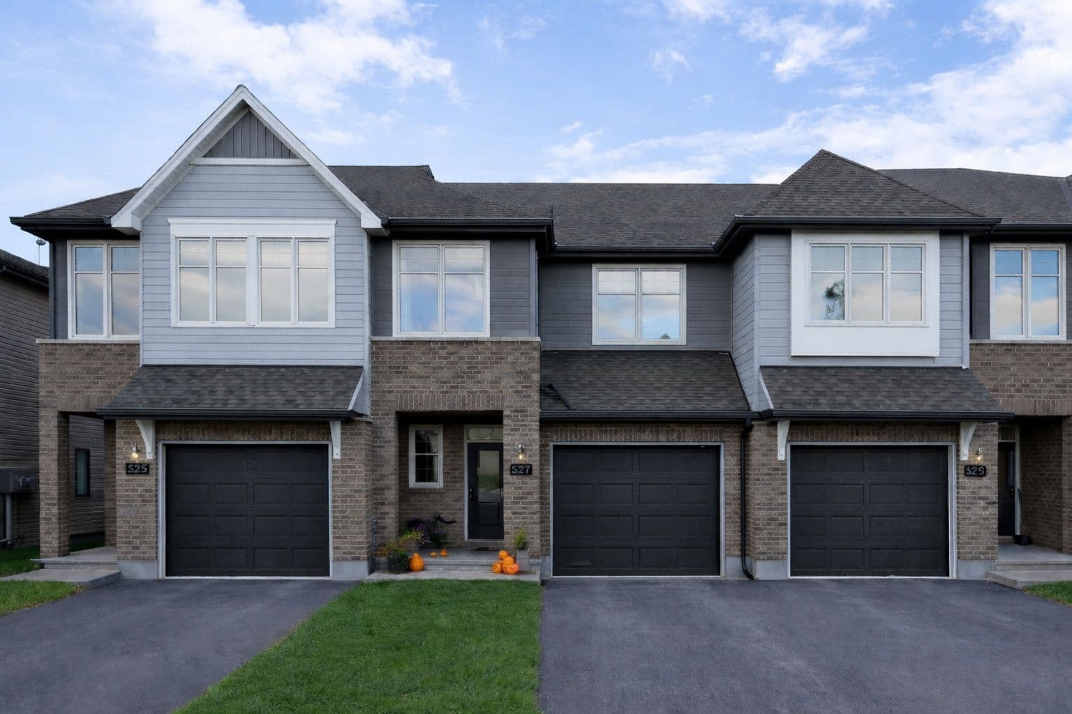 527 Sonmarg Crescent, Barrhaven, ON K2J 7A5