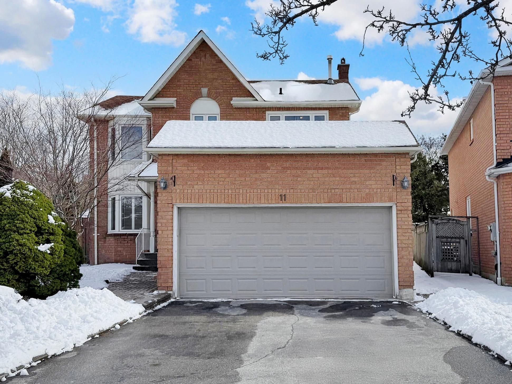 11 Hawker Court MAIN, Ajax, ON L1T 3N1