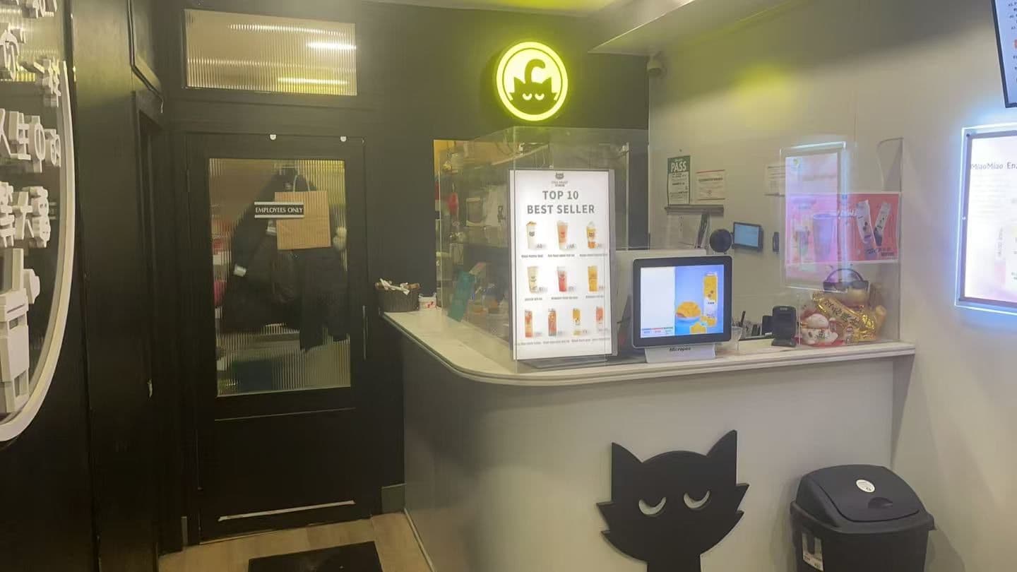 201 Dundas Street W, Toronto C01, ON M5G 1C8