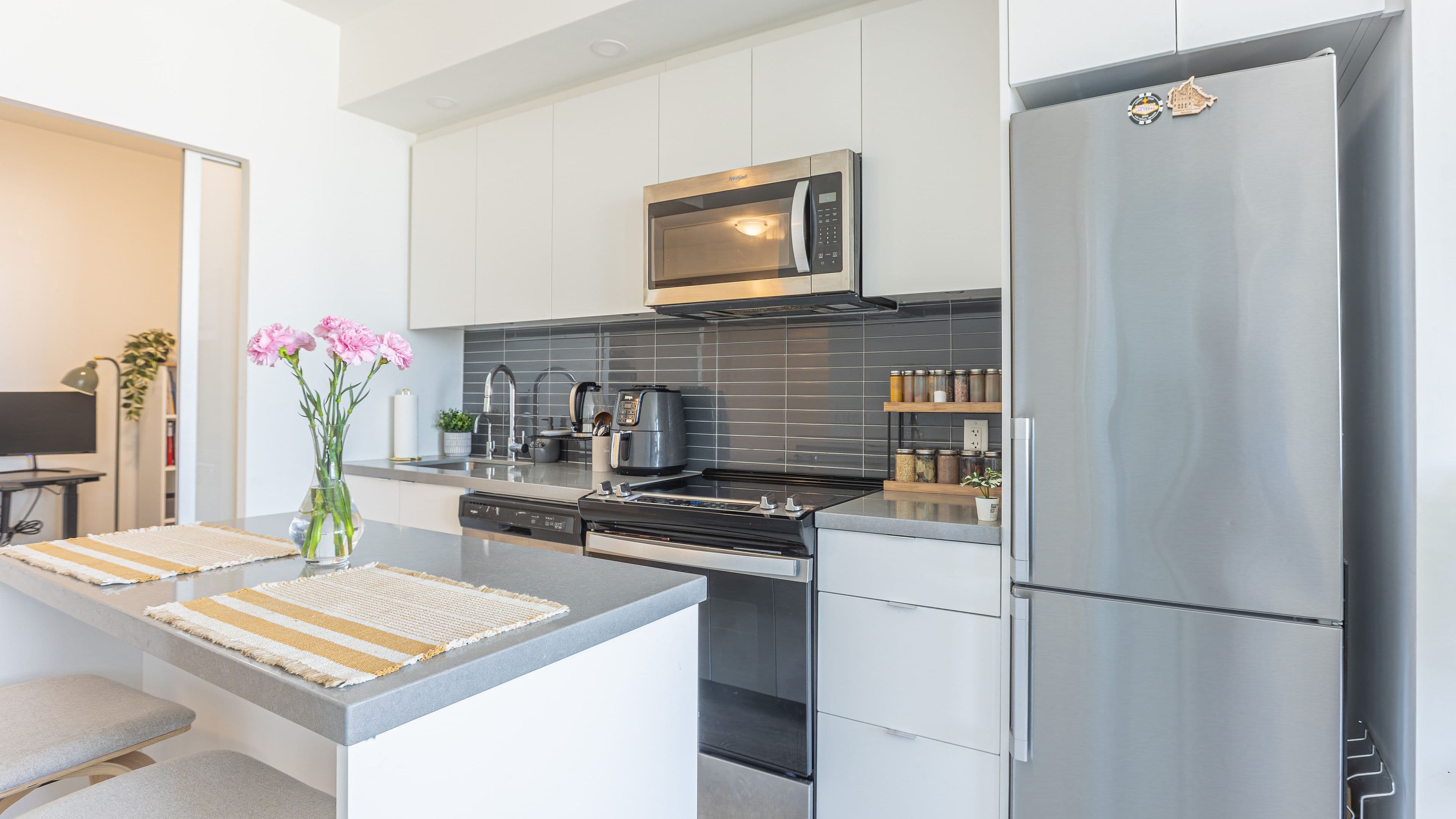 8868 Yonge Street 818, Richmond Hill, ON L4C 1Z8